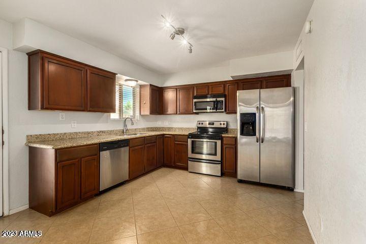 1518 W 5TH Place