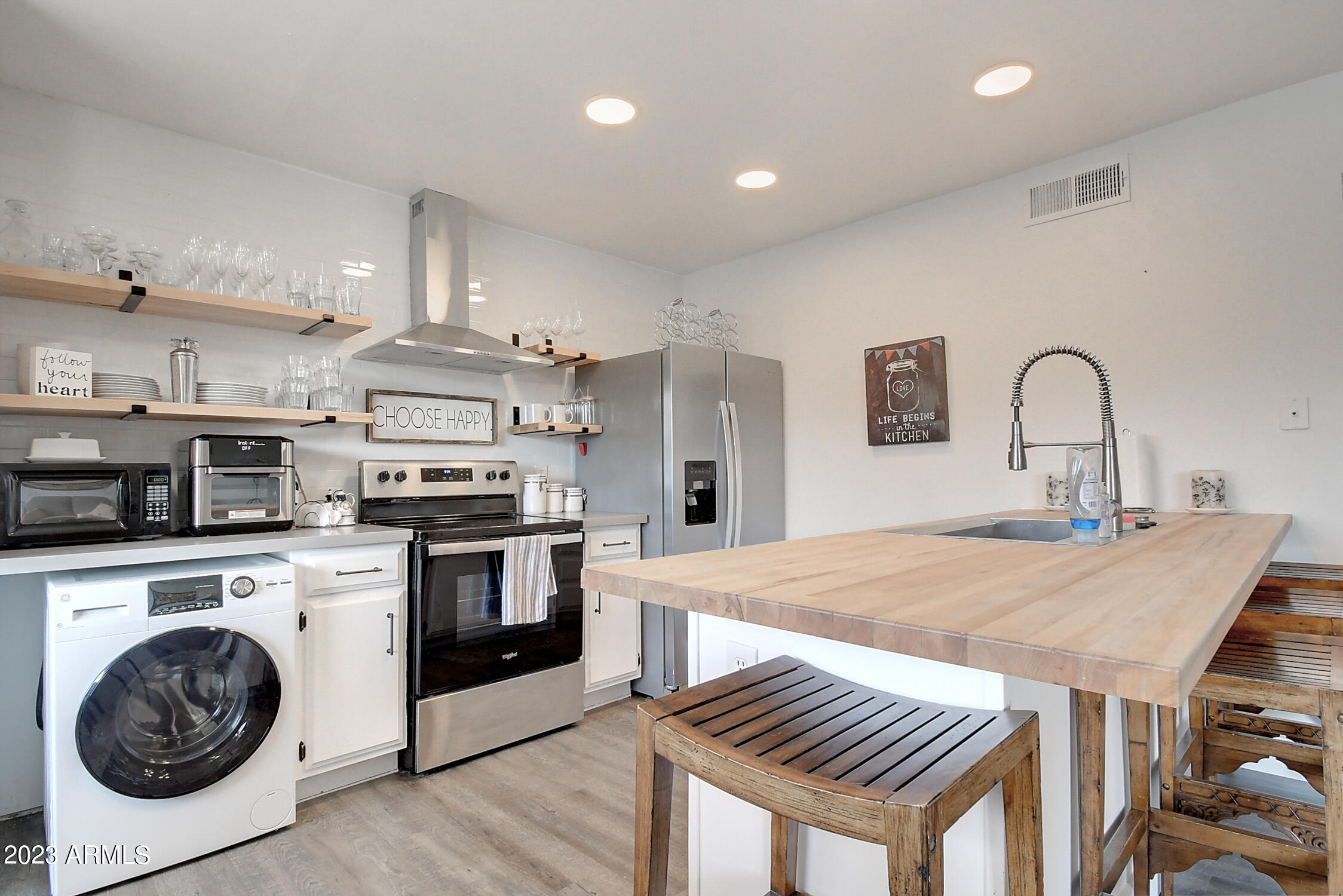 1241 N 84TH Place