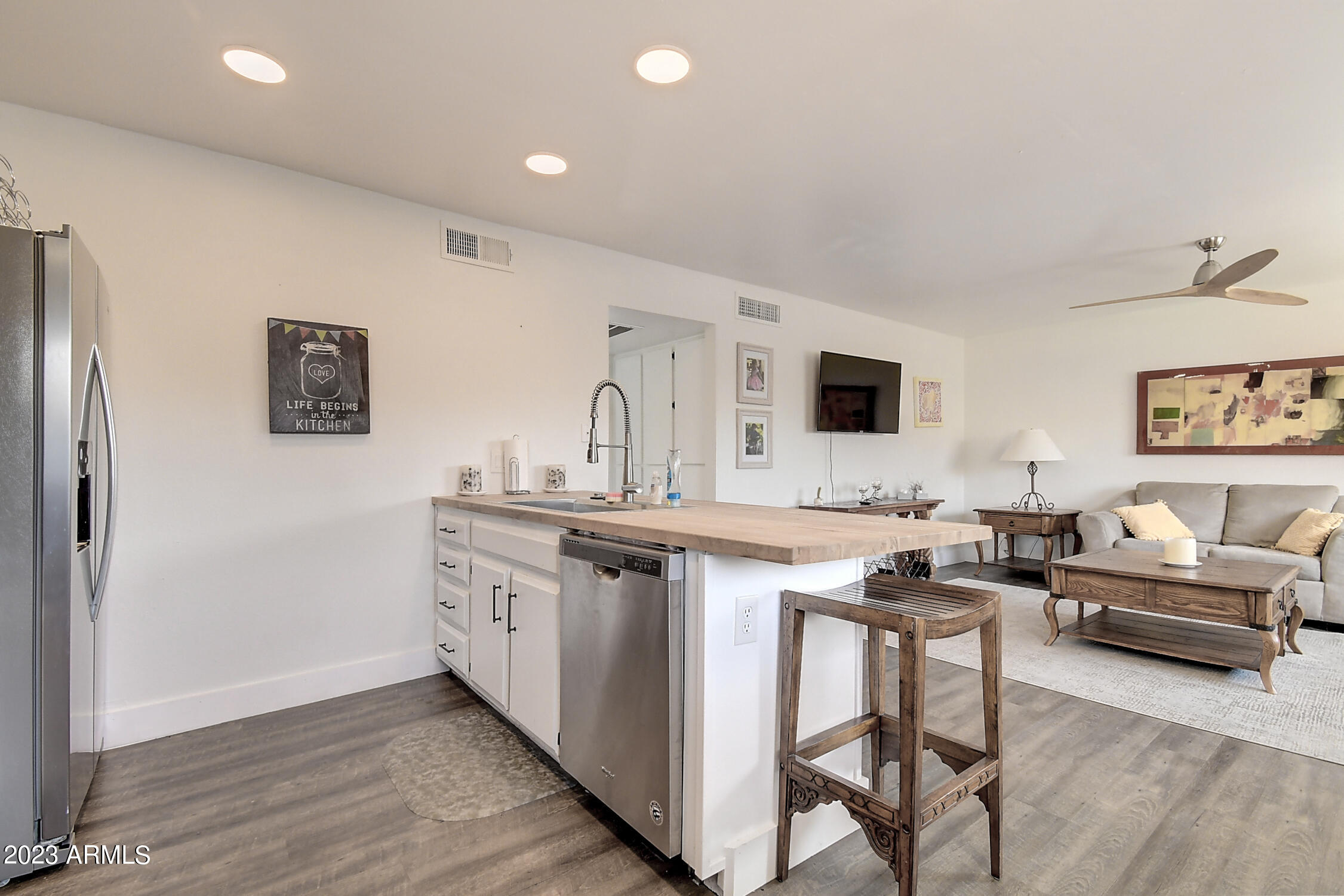 1241 N 84TH Place