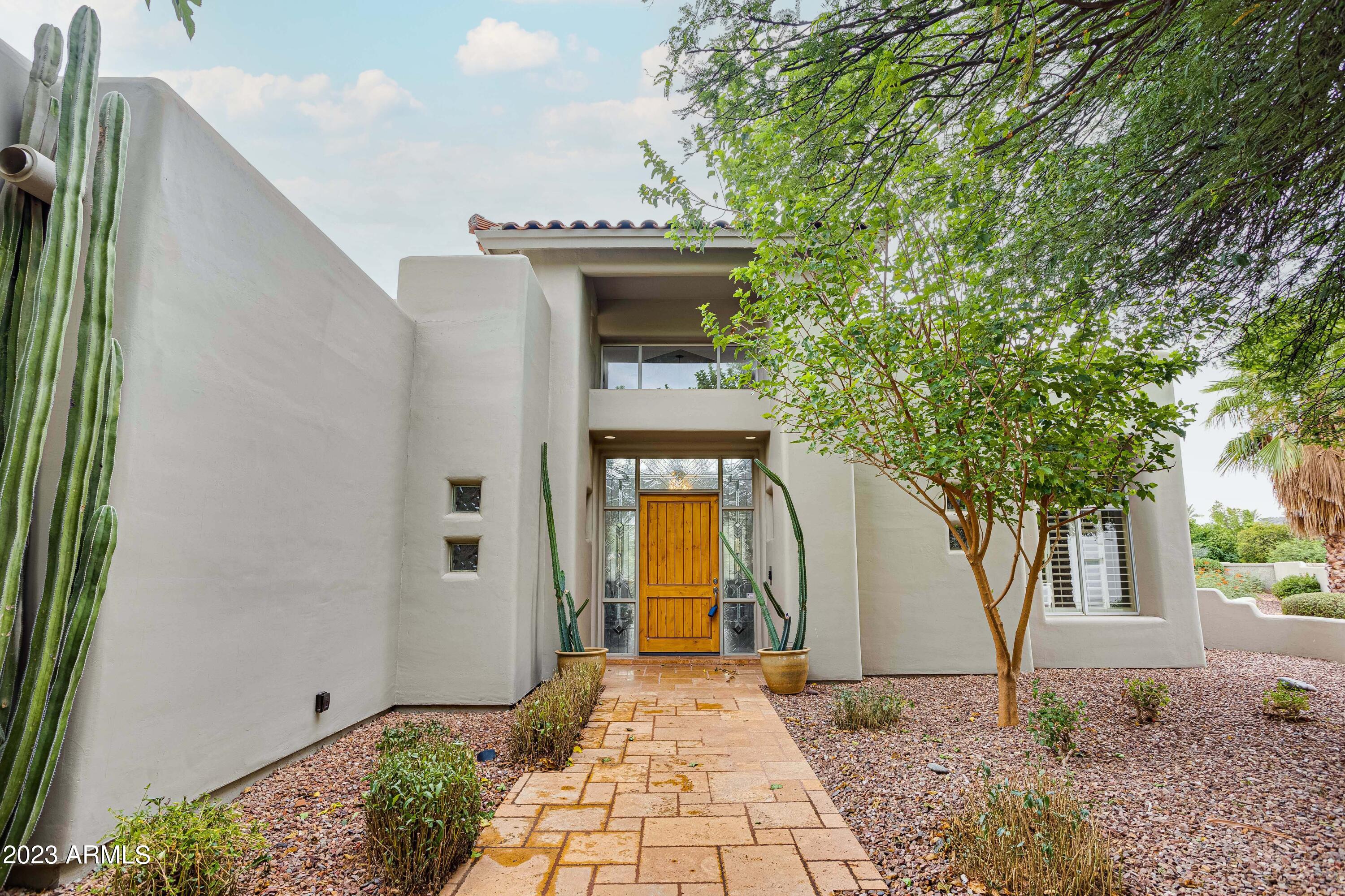 8301 N SENDERO TRES M --