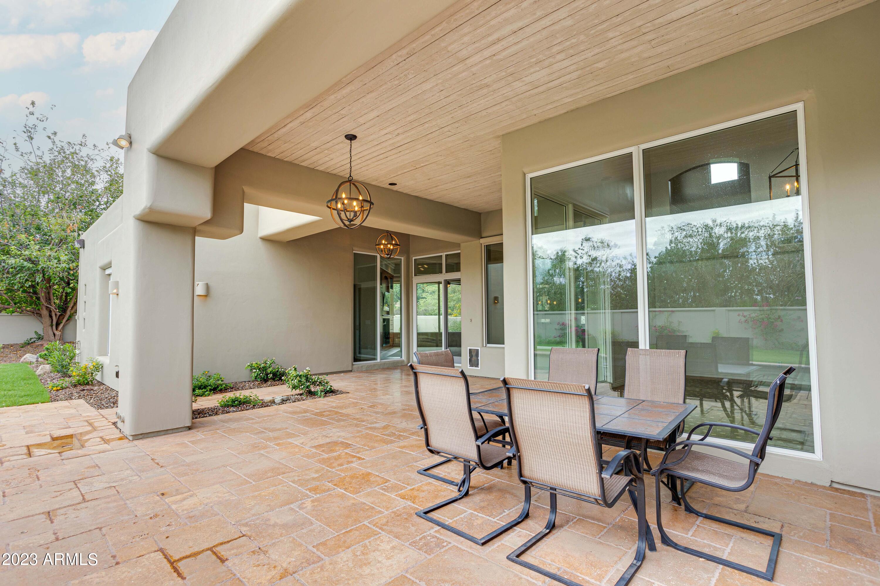 8301 N SENDERO TRES M --