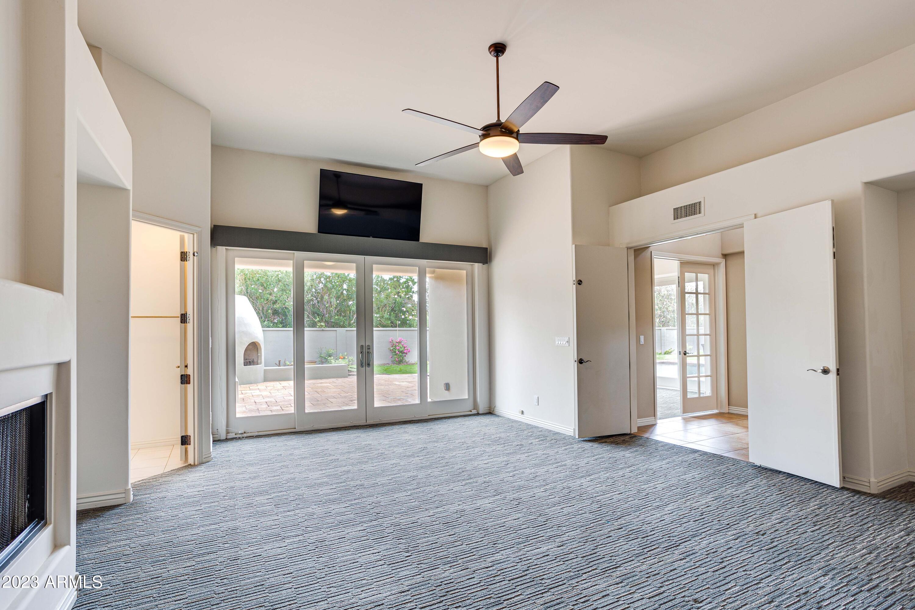 8301 N SENDERO TRES M --