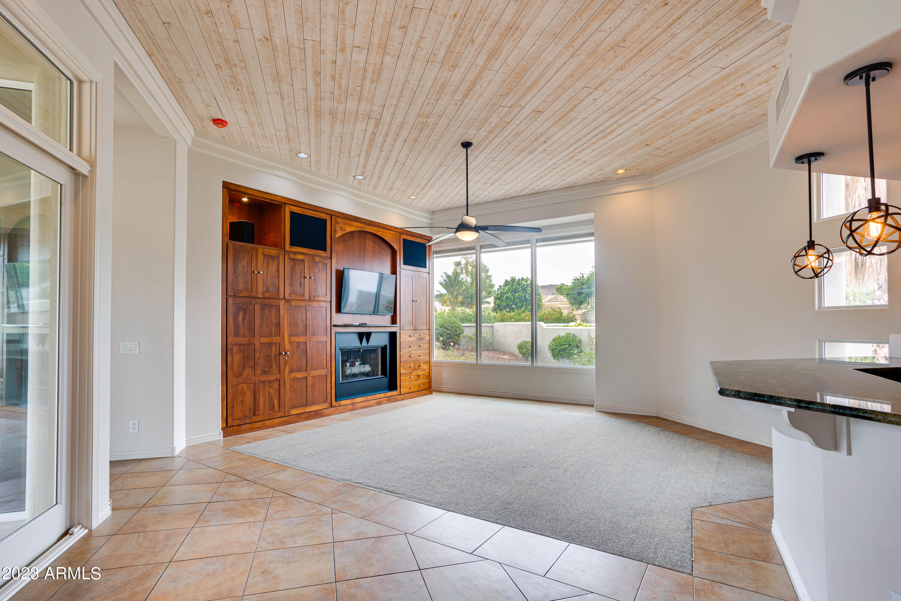 8301 N SENDERO TRES M --