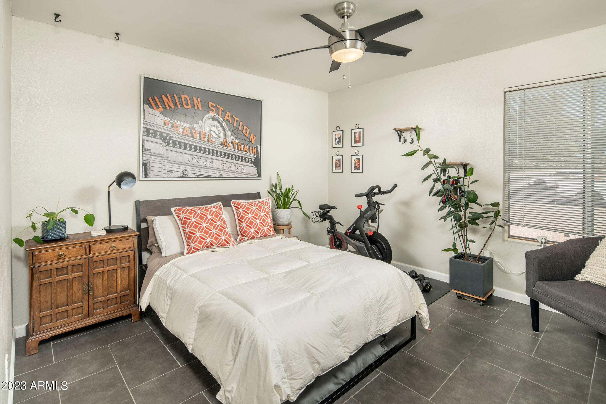 519 W PALOMINO Drive