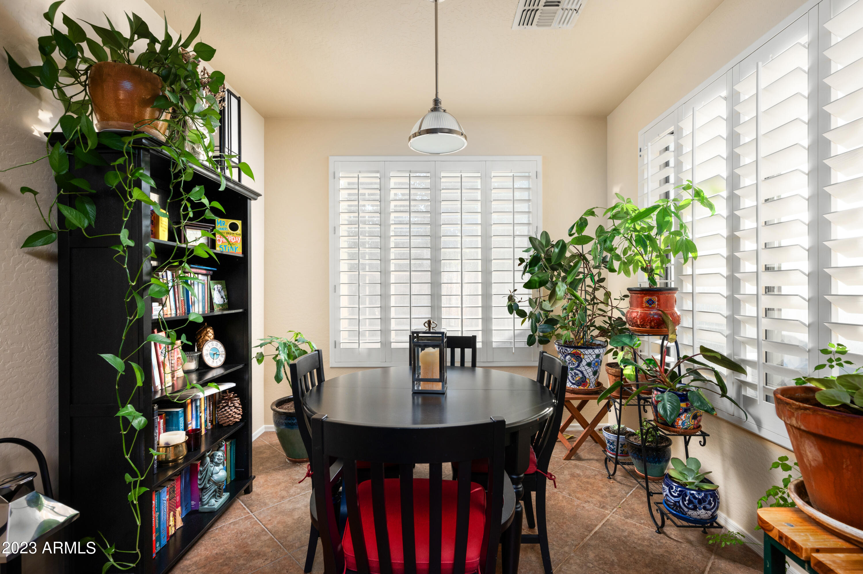 6238 W SPUR Drive