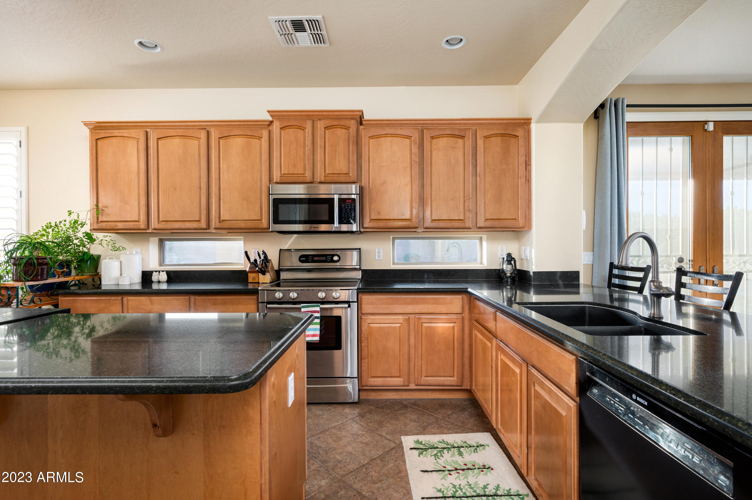 6238 W SPUR Drive