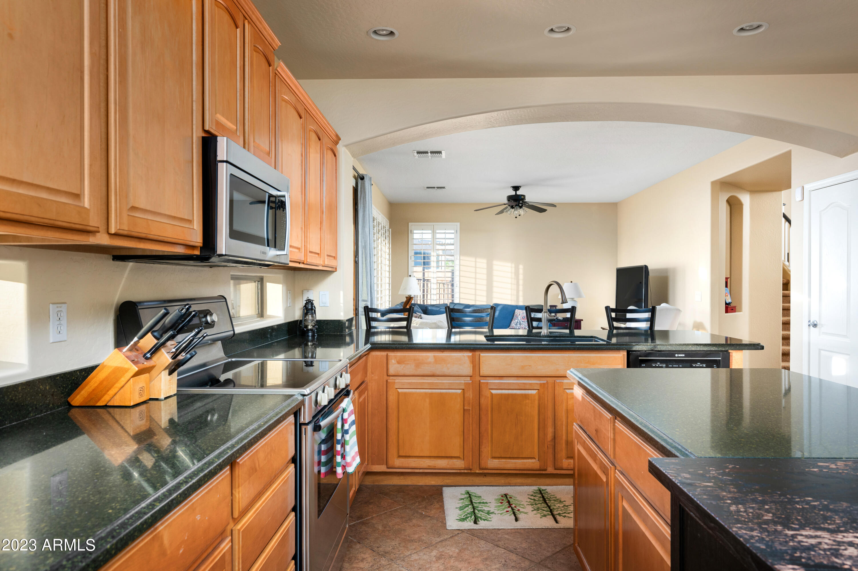 6238 W SPUR Drive