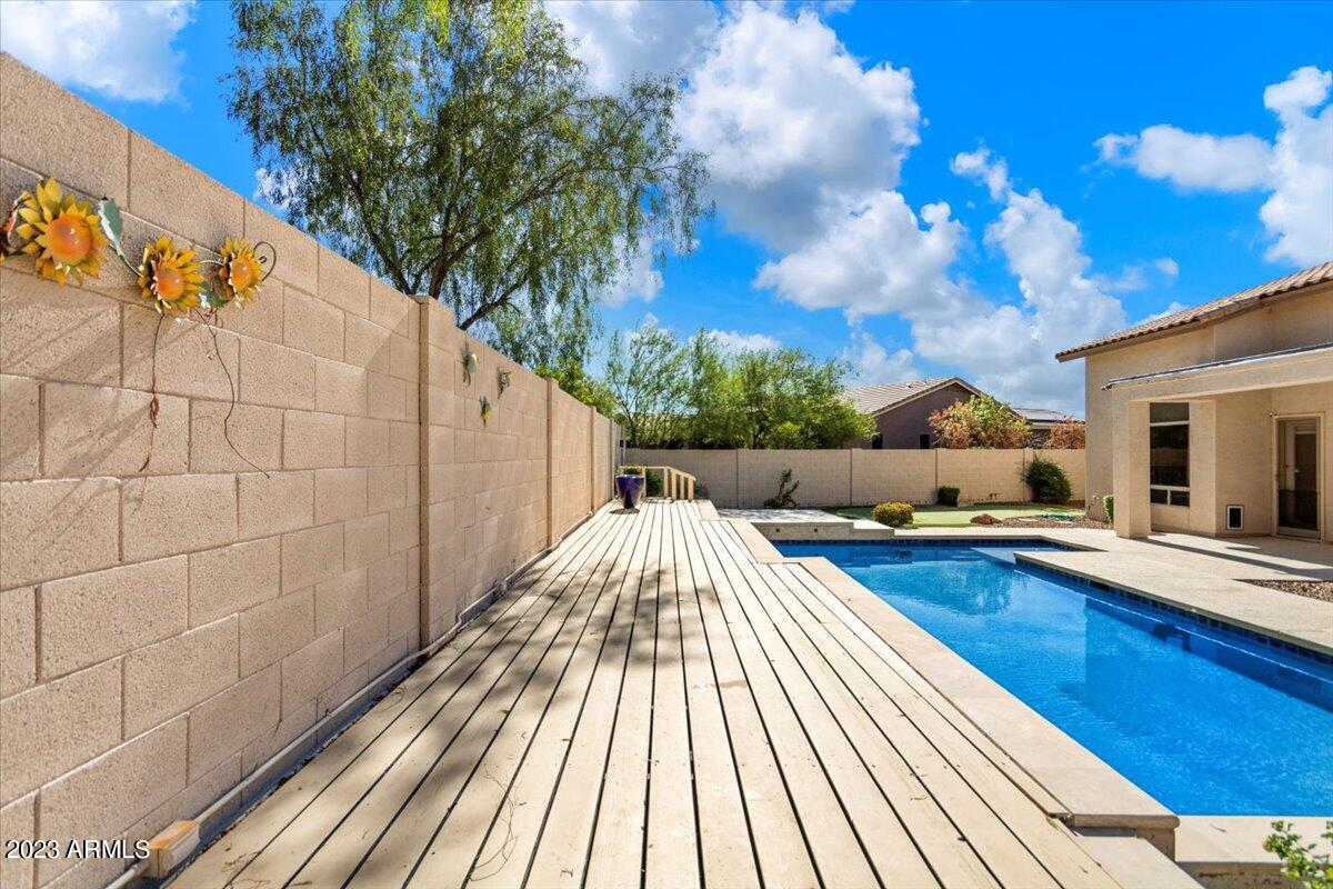 2711 W Haley Drive