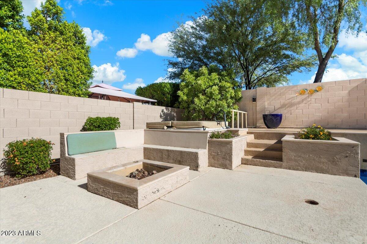 2711 W Haley Drive