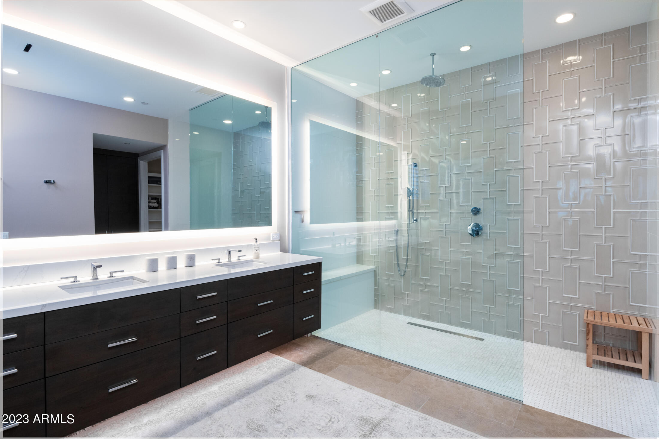 5587 E VALLEY VISTA Lane