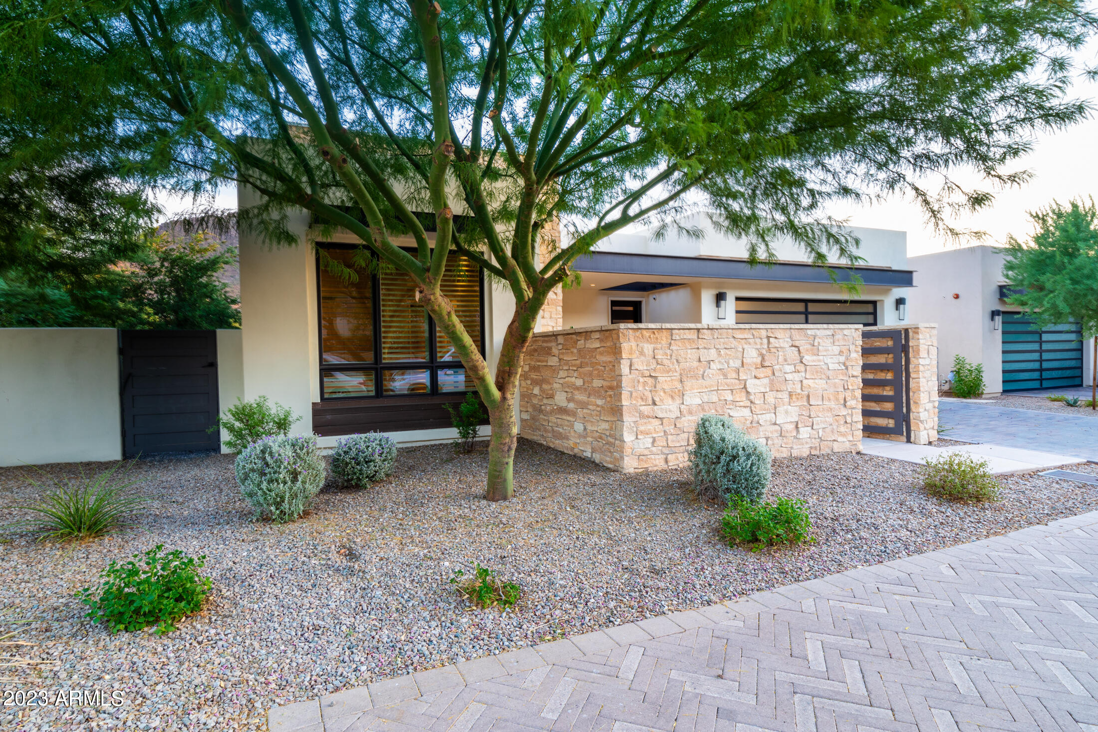 5587 E VALLEY VISTA Lane