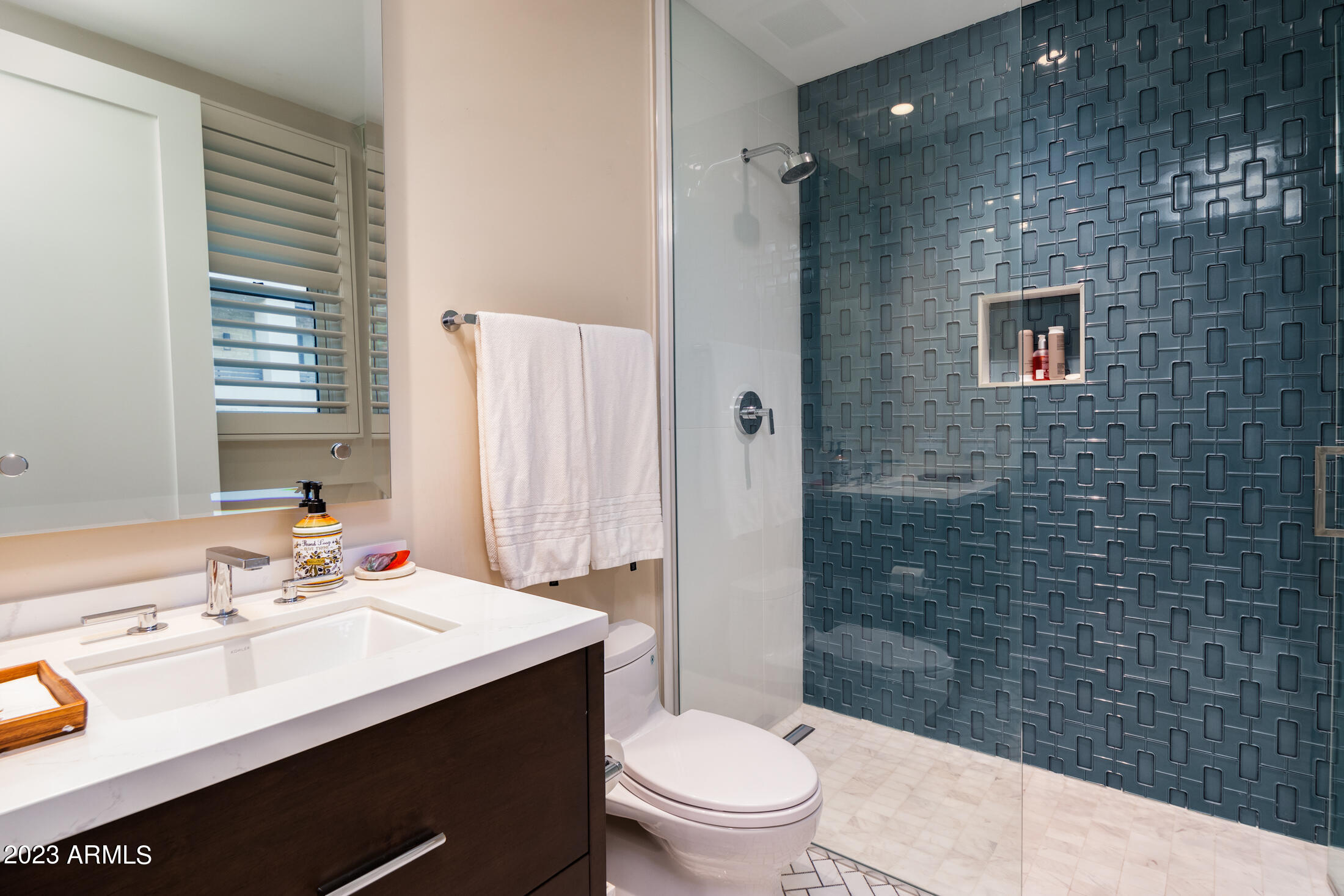 5587 E VALLEY VISTA Lane