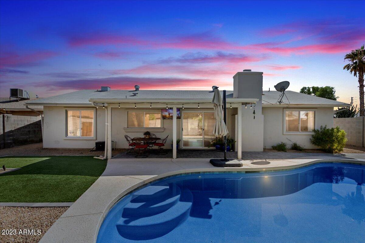 4016 E WINDROSE Drive
