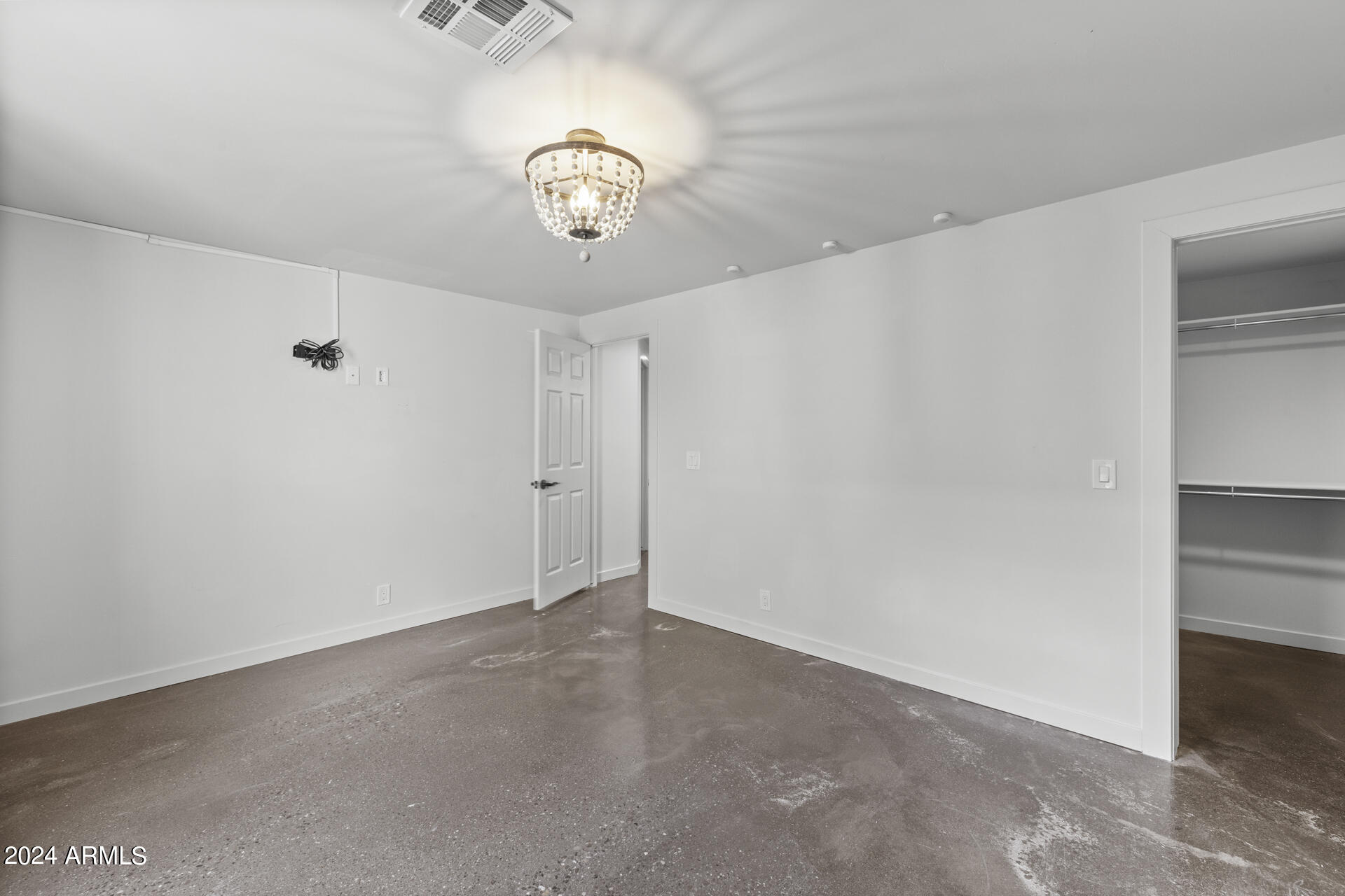 5623 E CLAIRE Drive