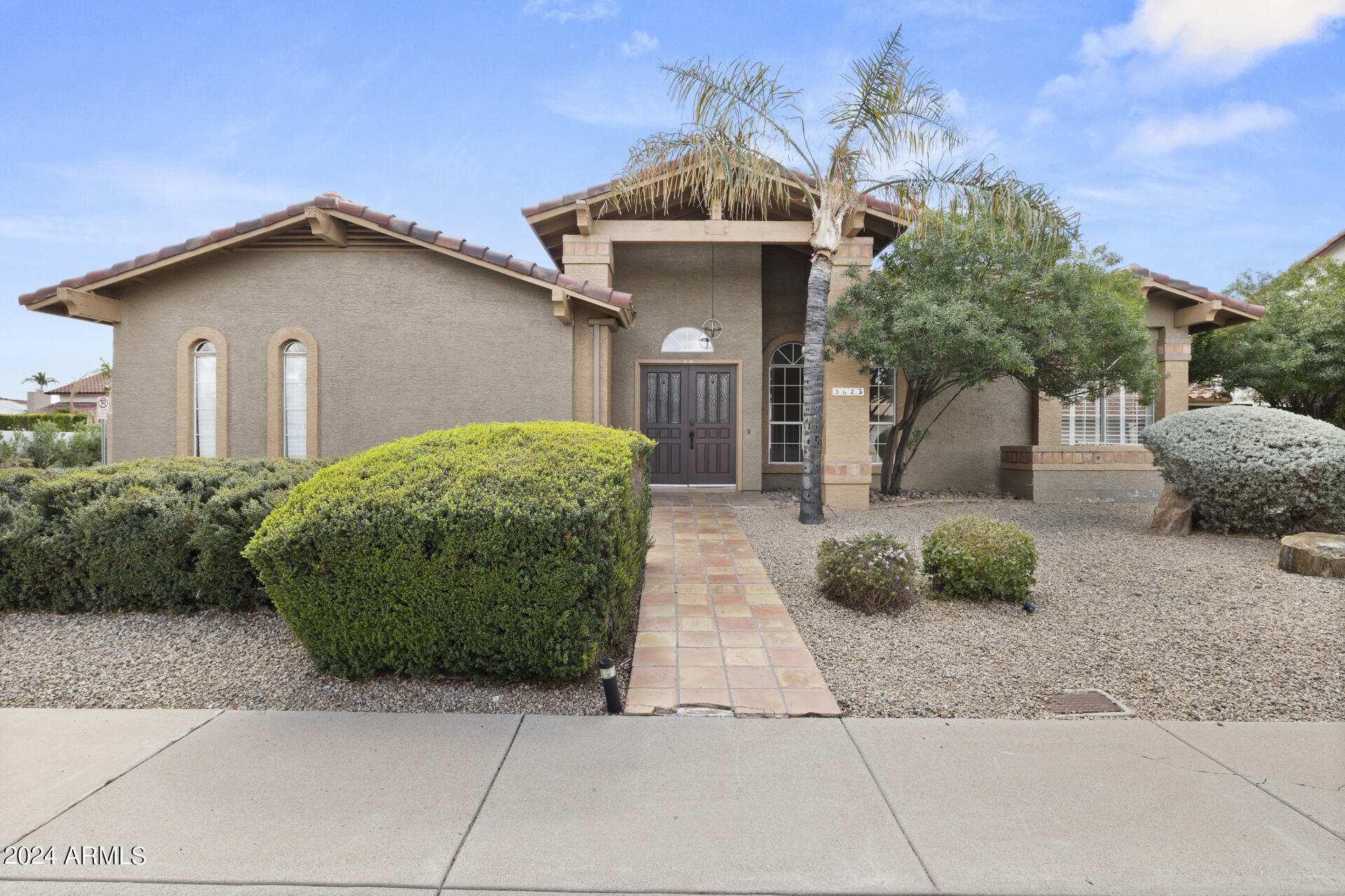 5623 E CLAIRE Drive