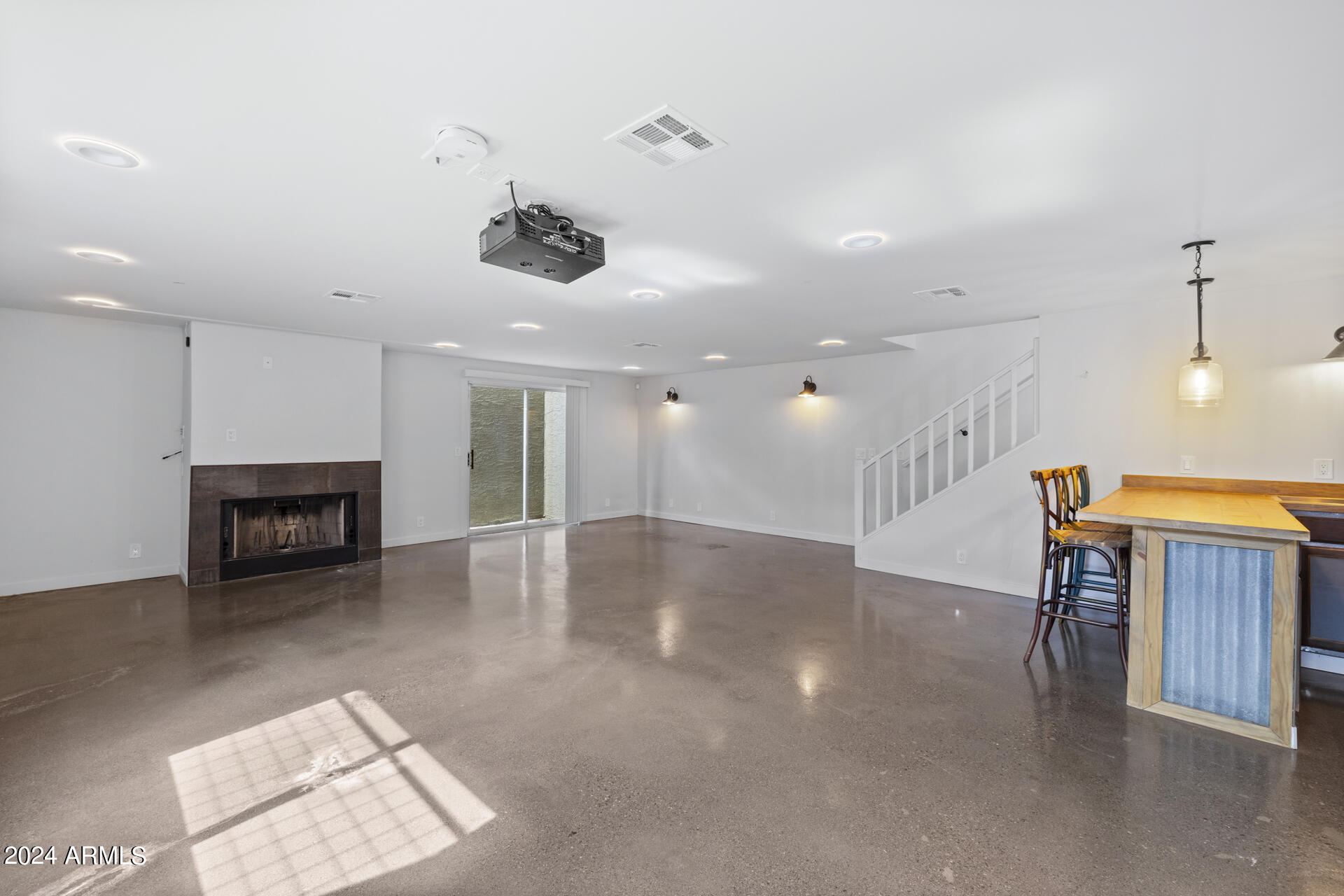 5623 E CLAIRE Drive