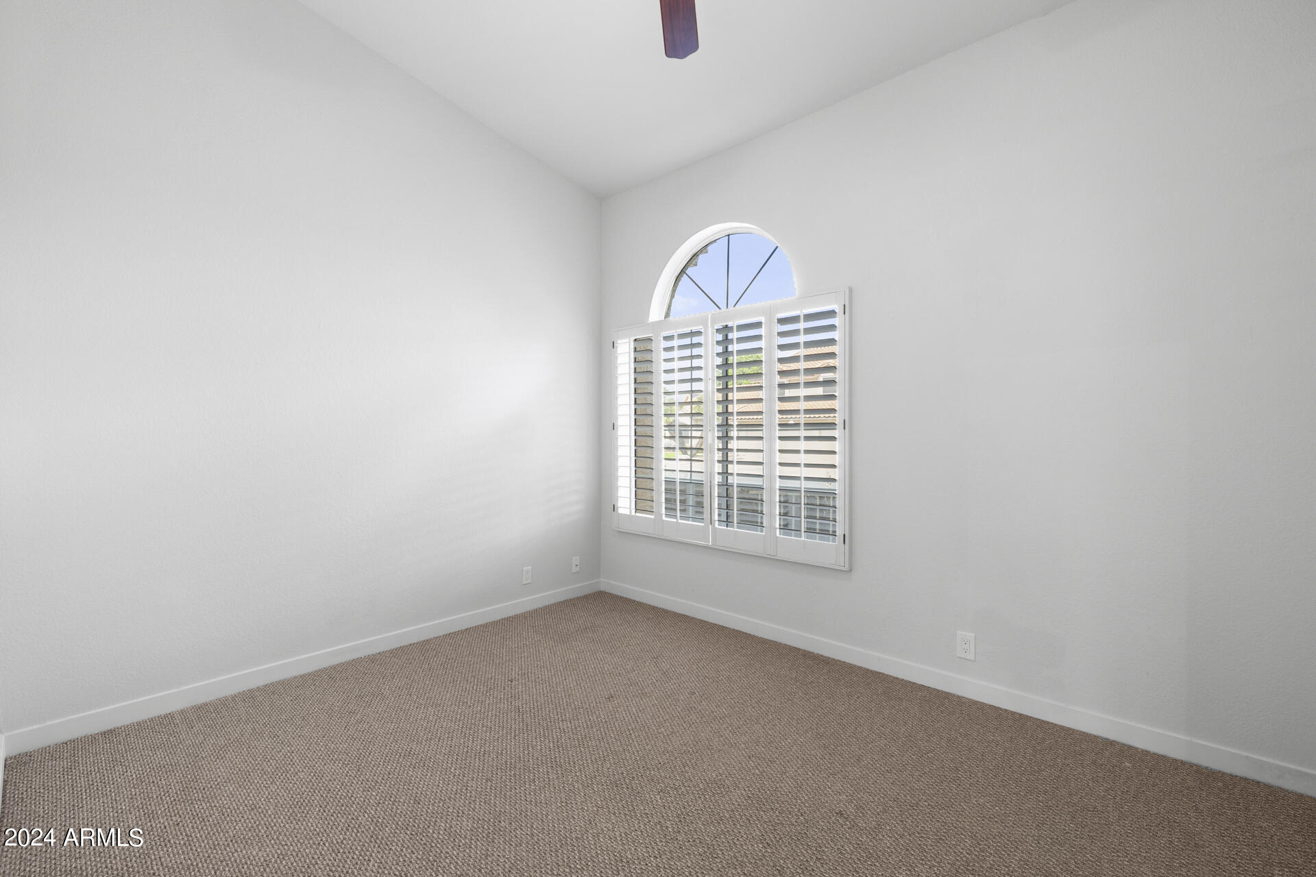 5623 E CLAIRE Drive