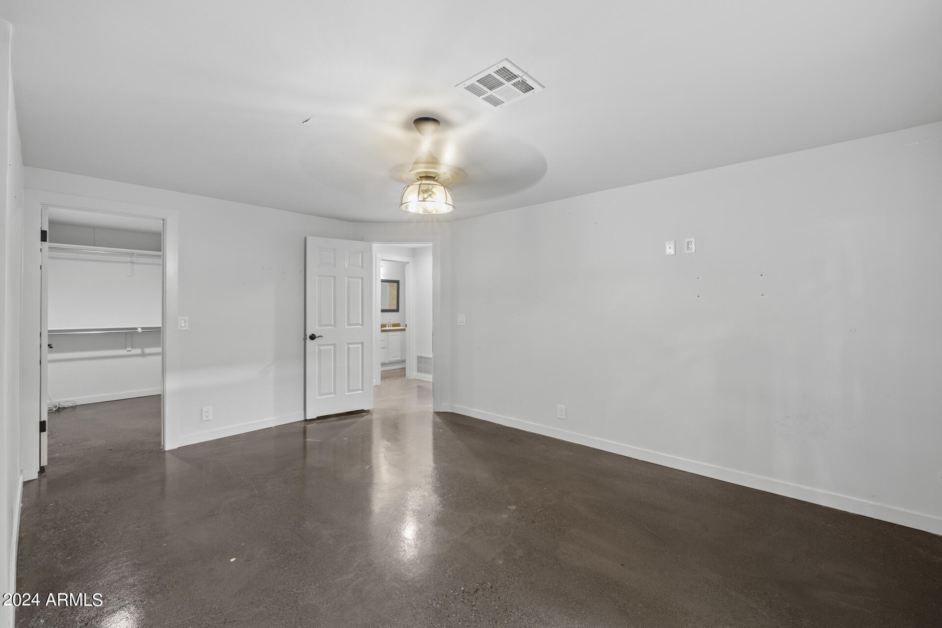 5623 E CLAIRE Drive