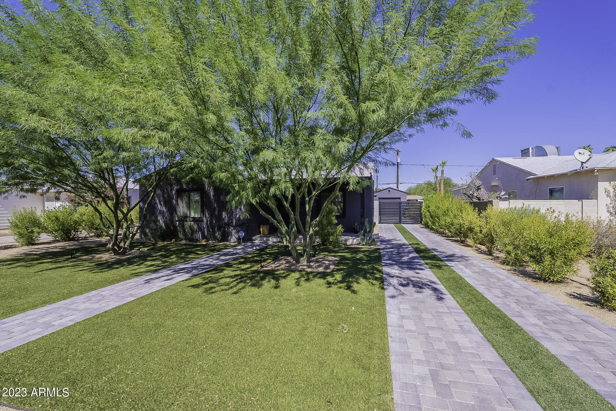 1116 W TURNEY Avenue