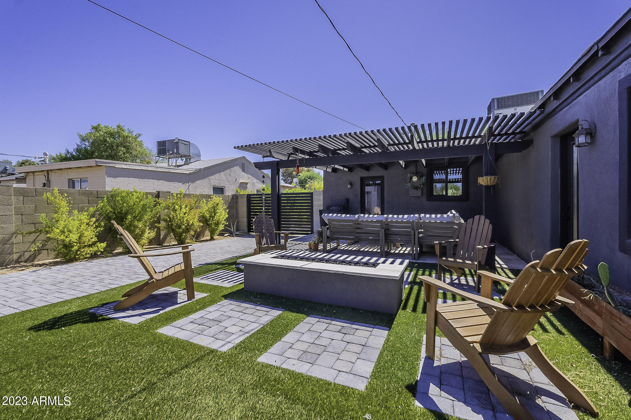 1116 W TURNEY Avenue