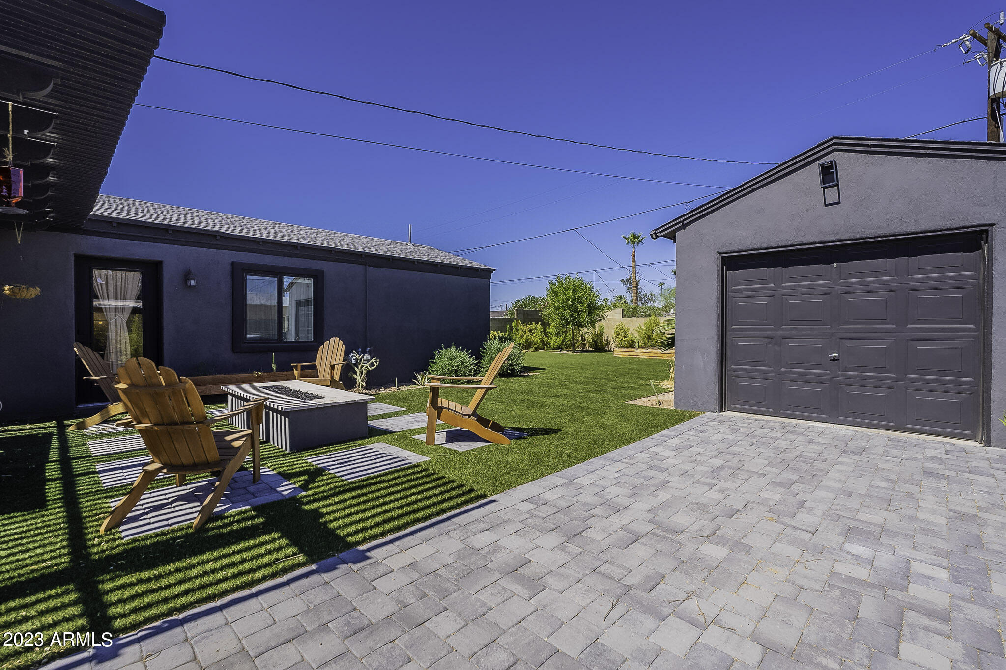 1116 W TURNEY Avenue