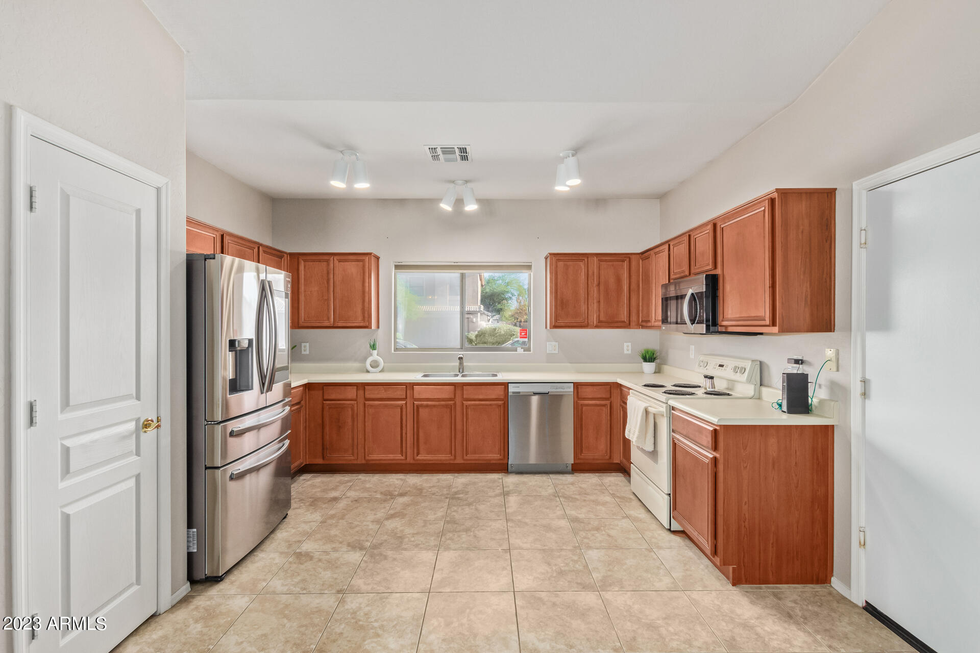5166 W BELMONT Avenue