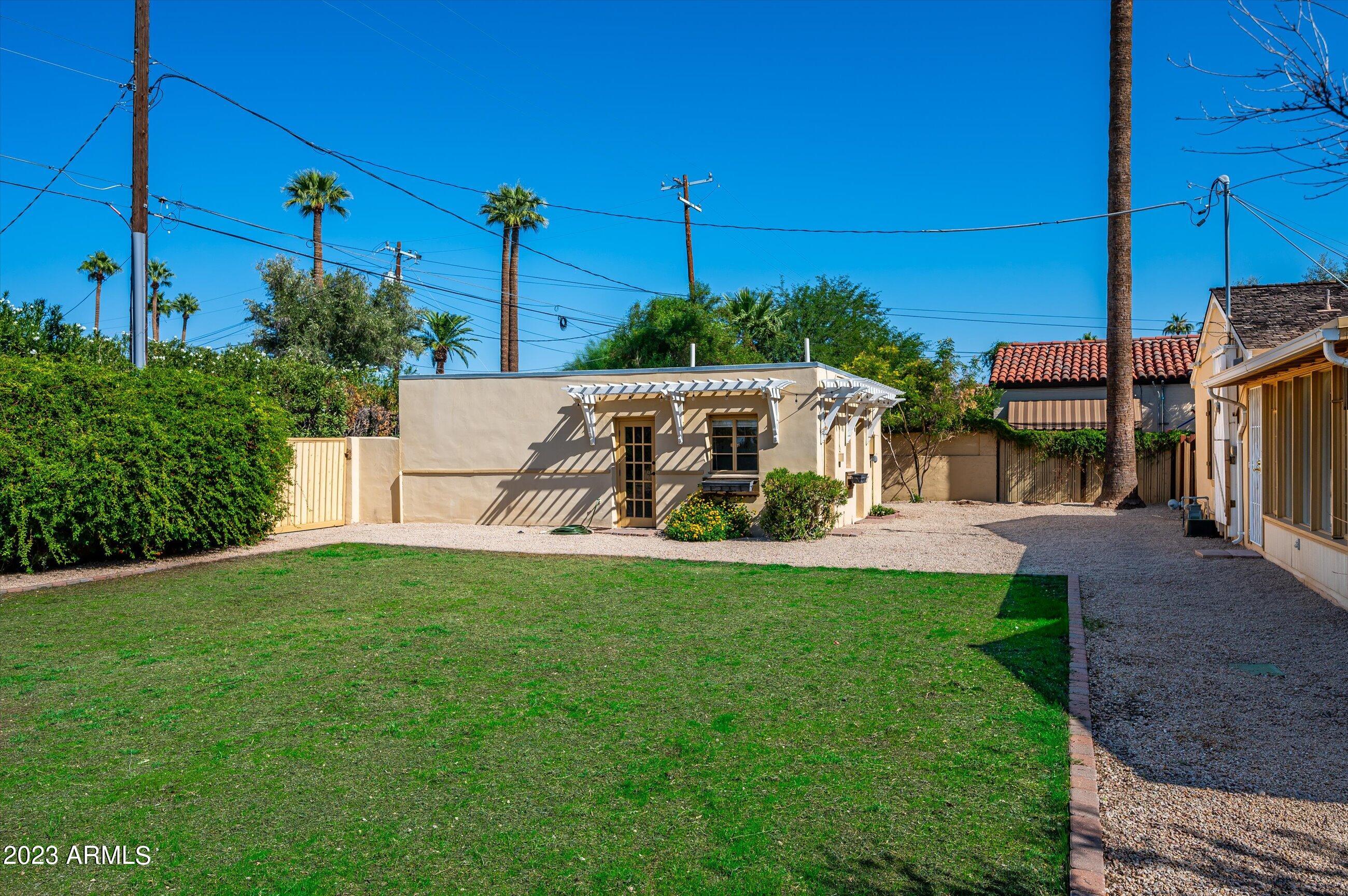946 W PALM Lane