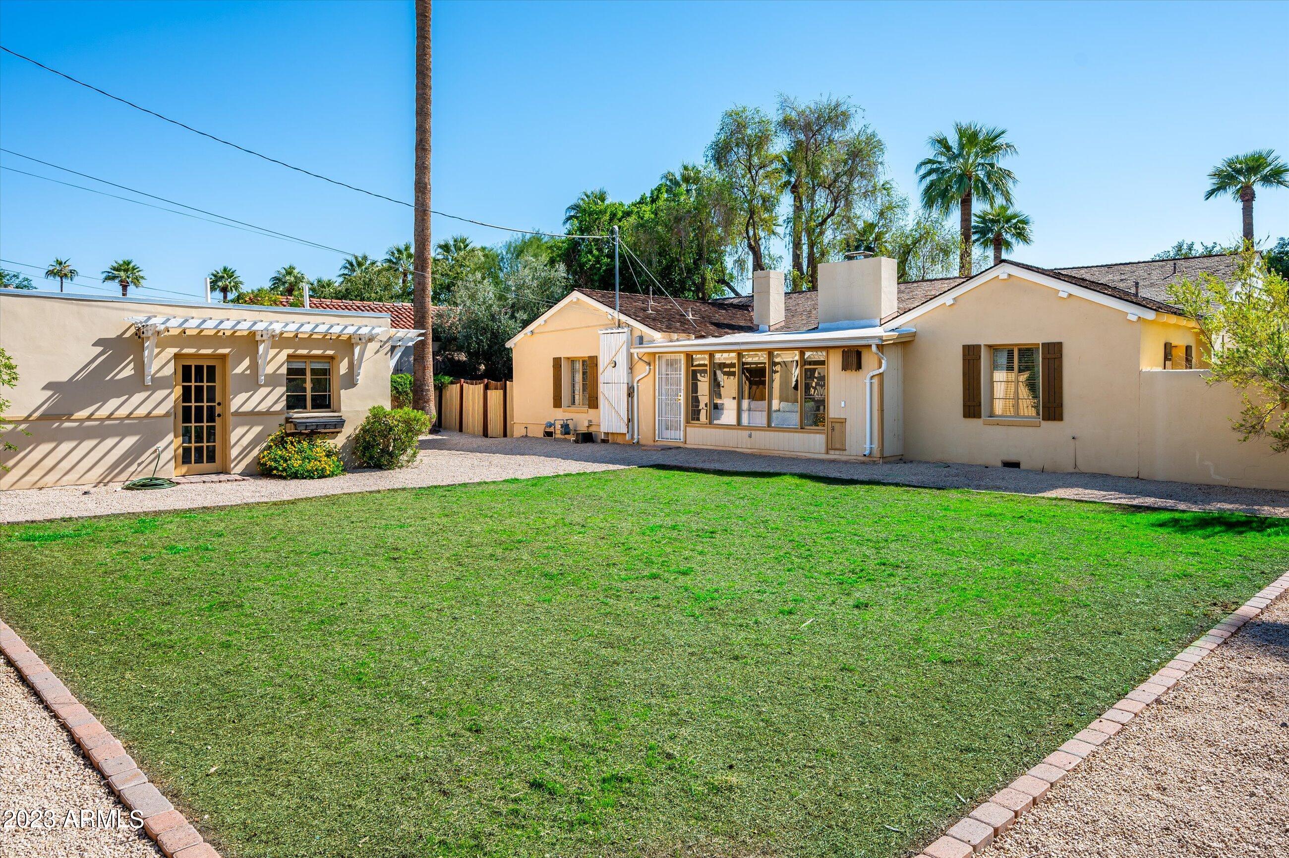 946 W PALM Lane