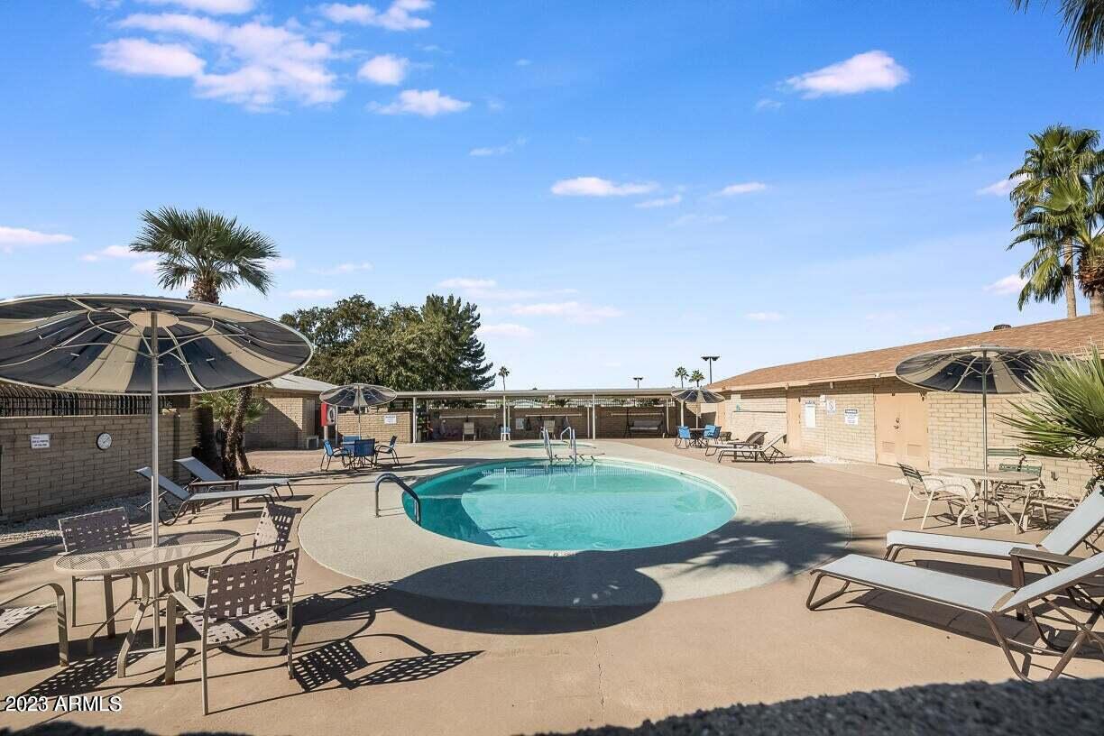 3438 E BEVERLY Lane