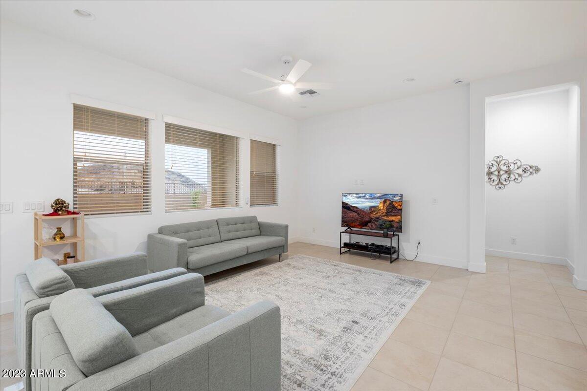 1917 E Villa Linda Drive