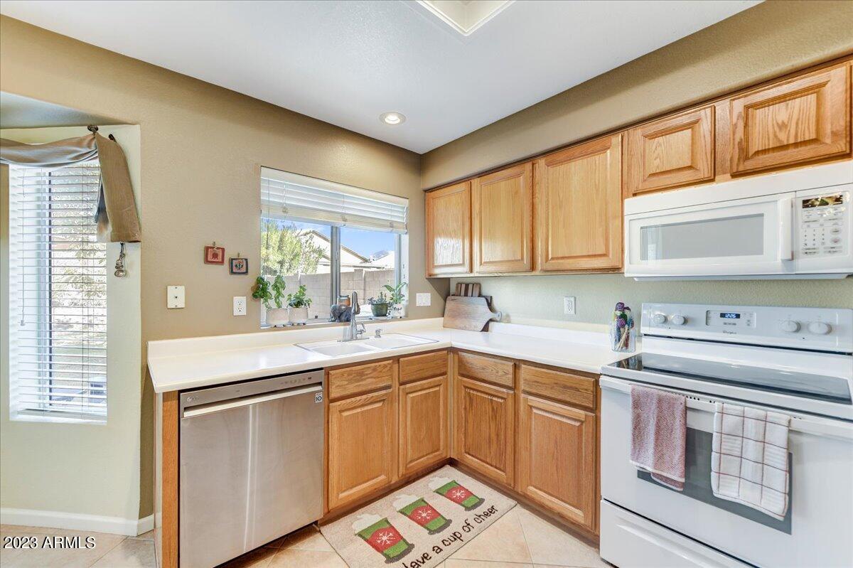 4438 E DRY CREEK Road