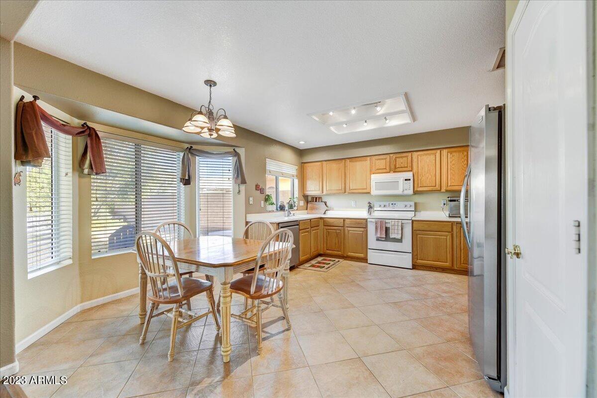 4438 E DRY CREEK Road