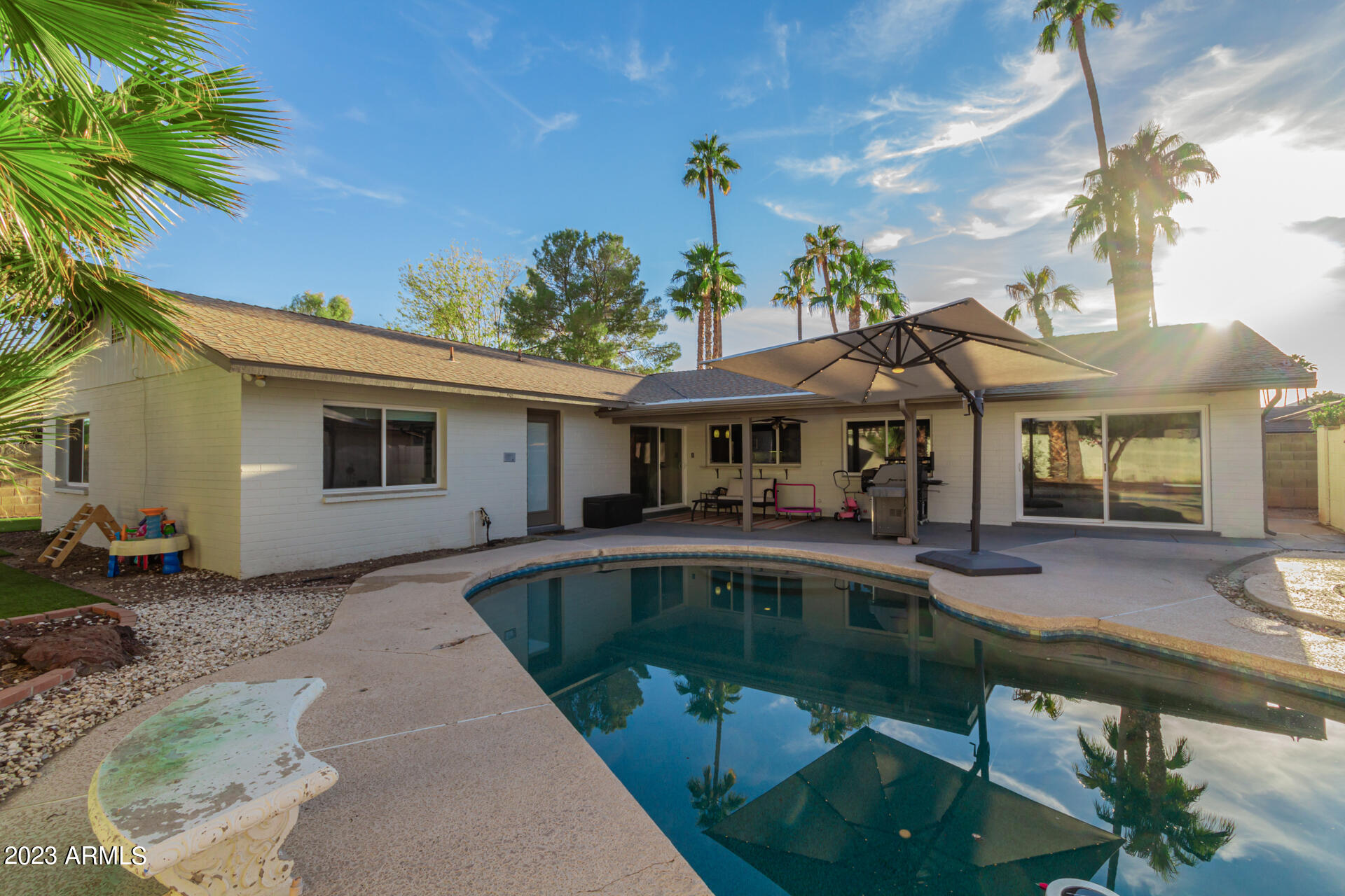 8312 E Via De Las Flores --