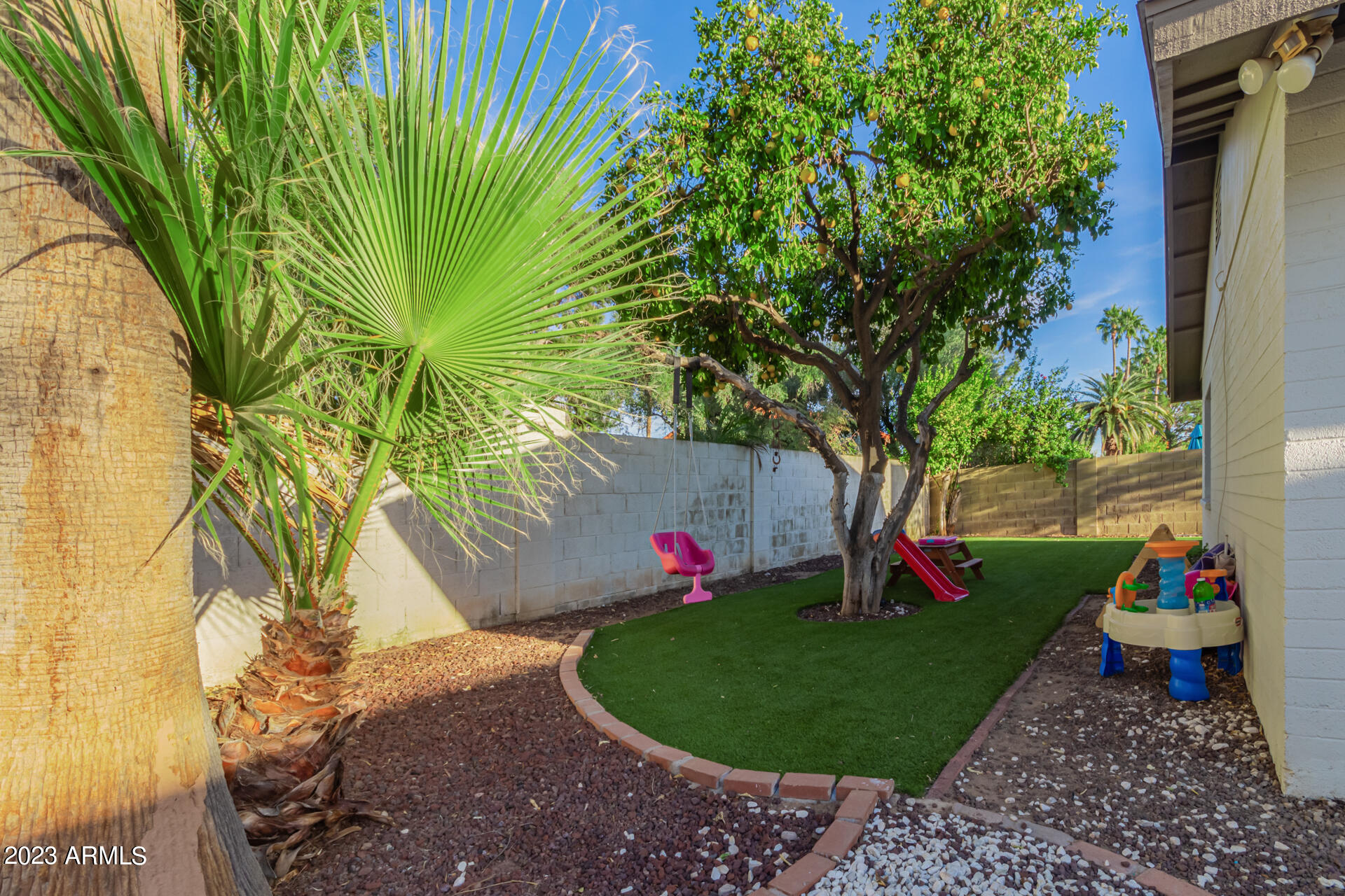 8312 E Via De Las Flores --