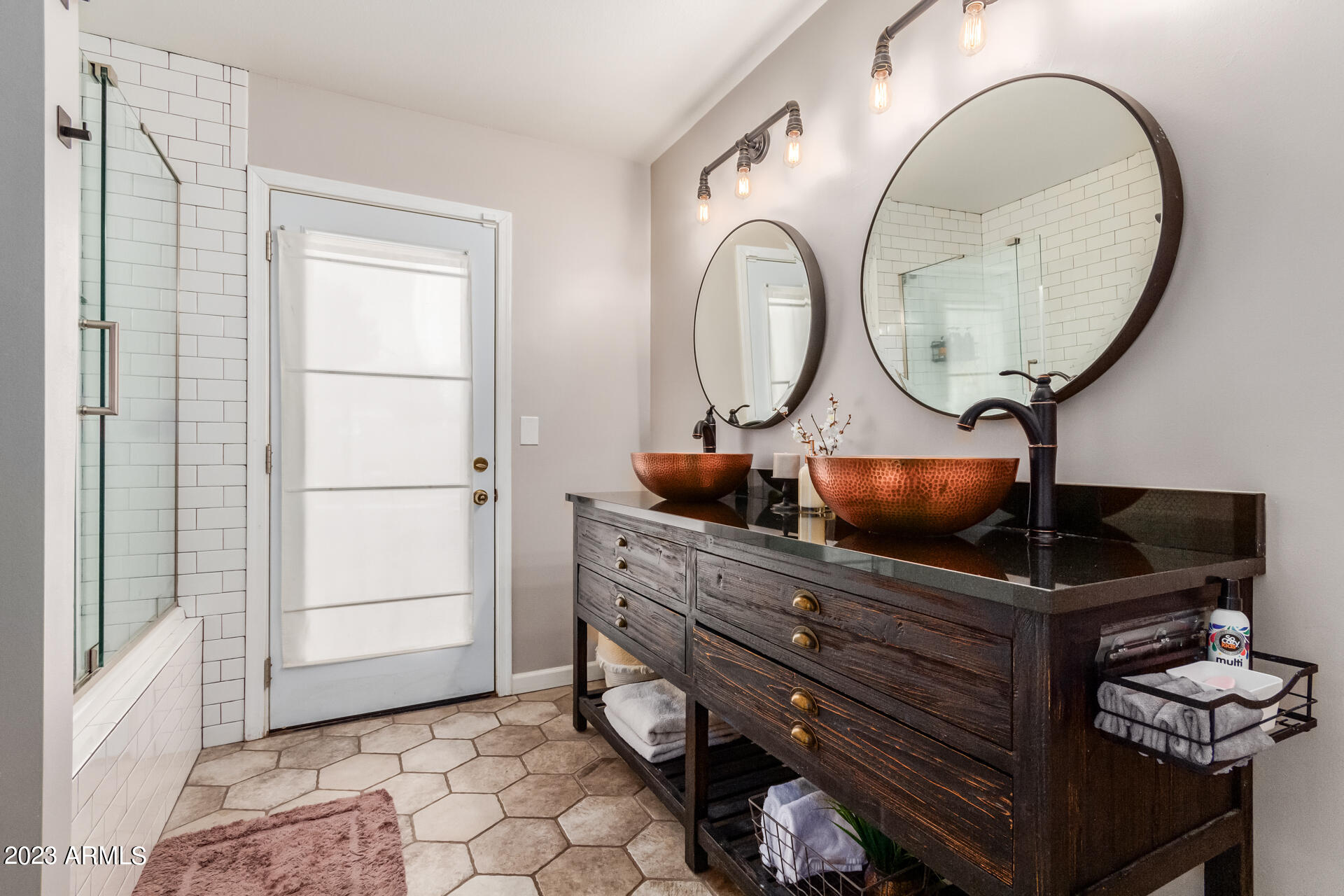 8312 E Via De Las Flores --
