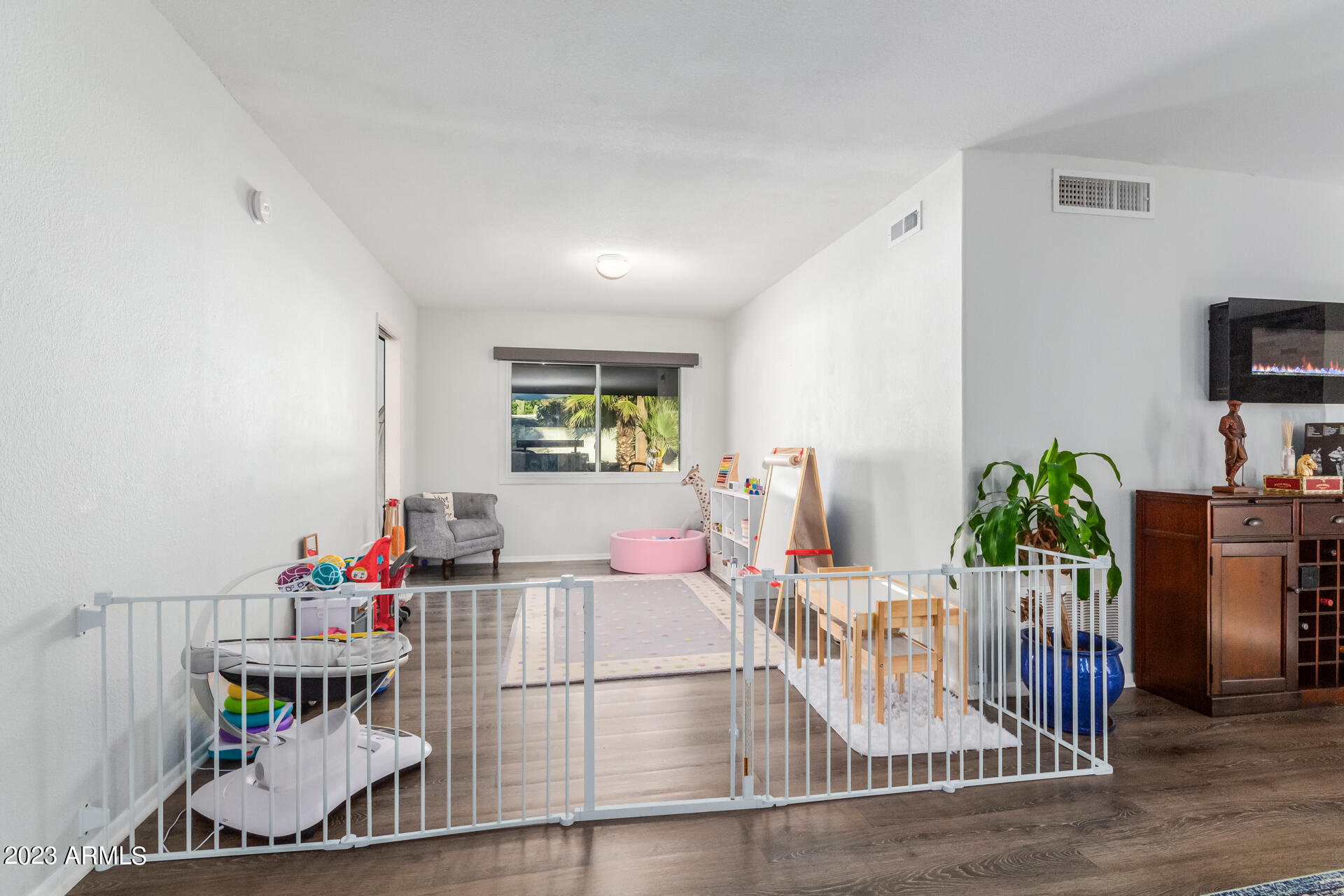 8312 E Via De Las Flores --
