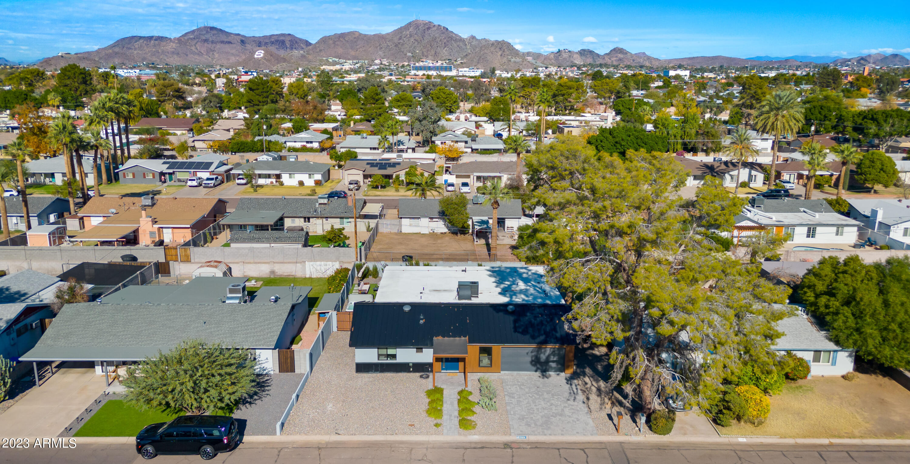 208 E Griswold Road