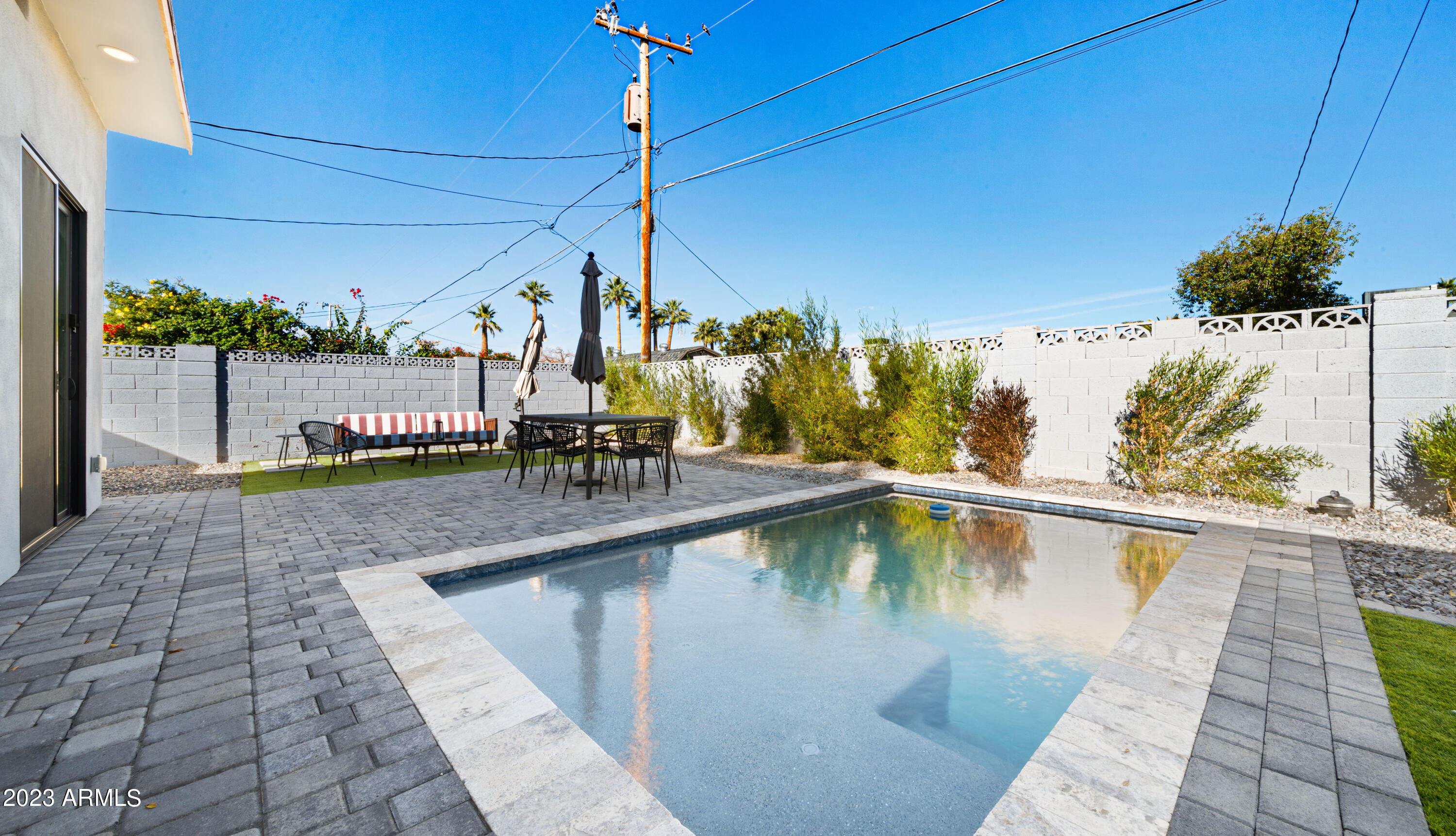 208 E Griswold Road