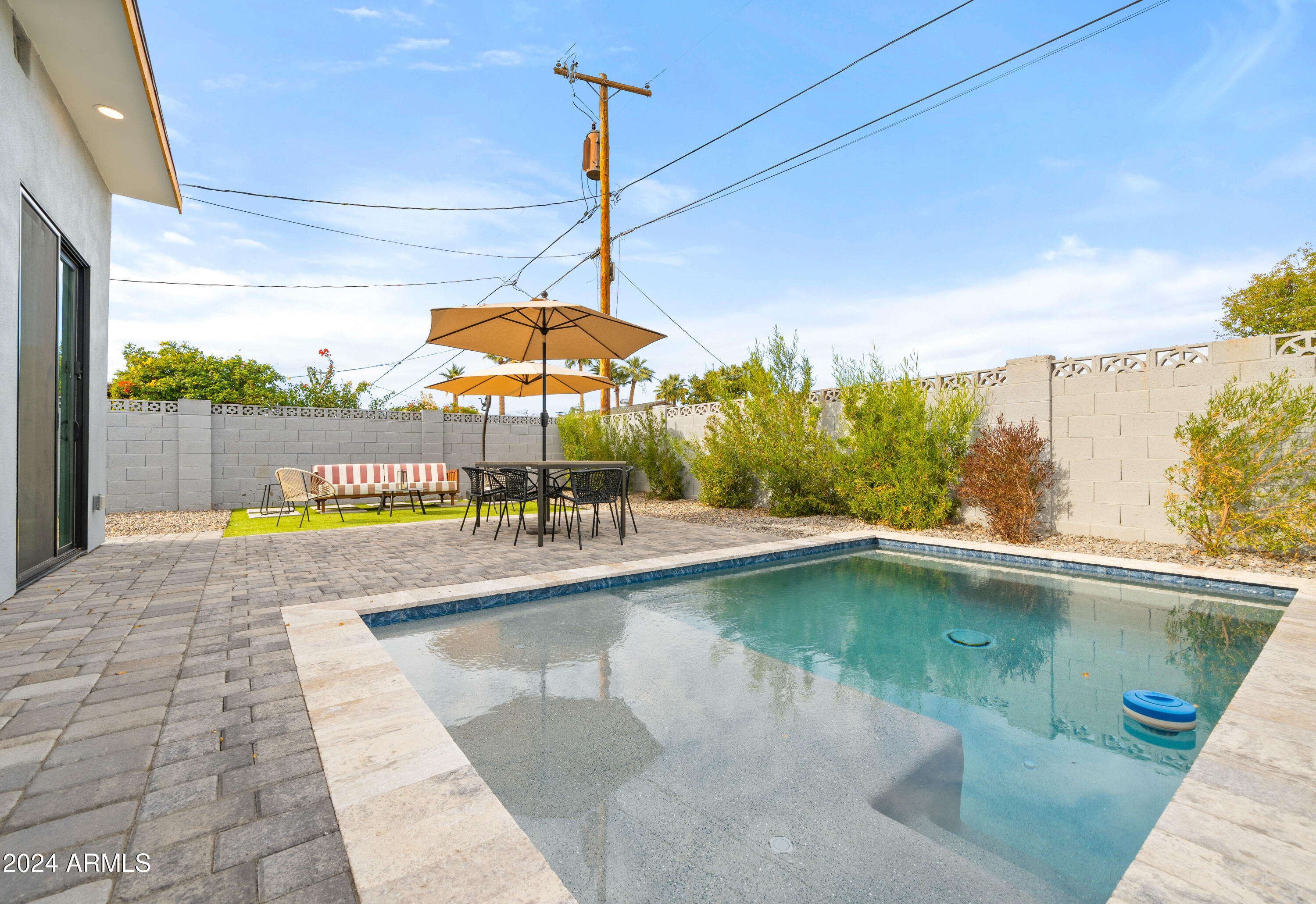 208 E Griswold Road