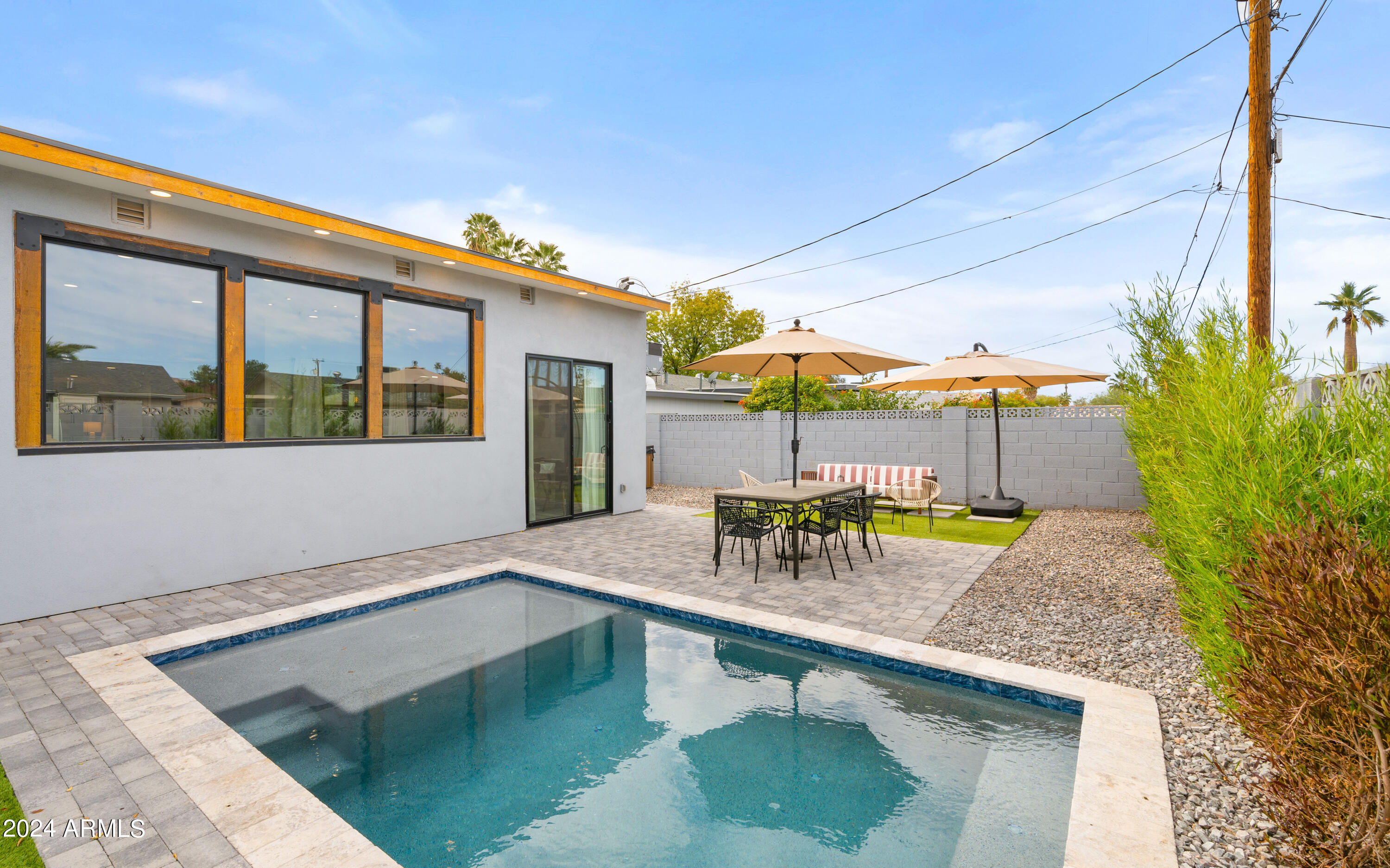 208 E Griswold Road