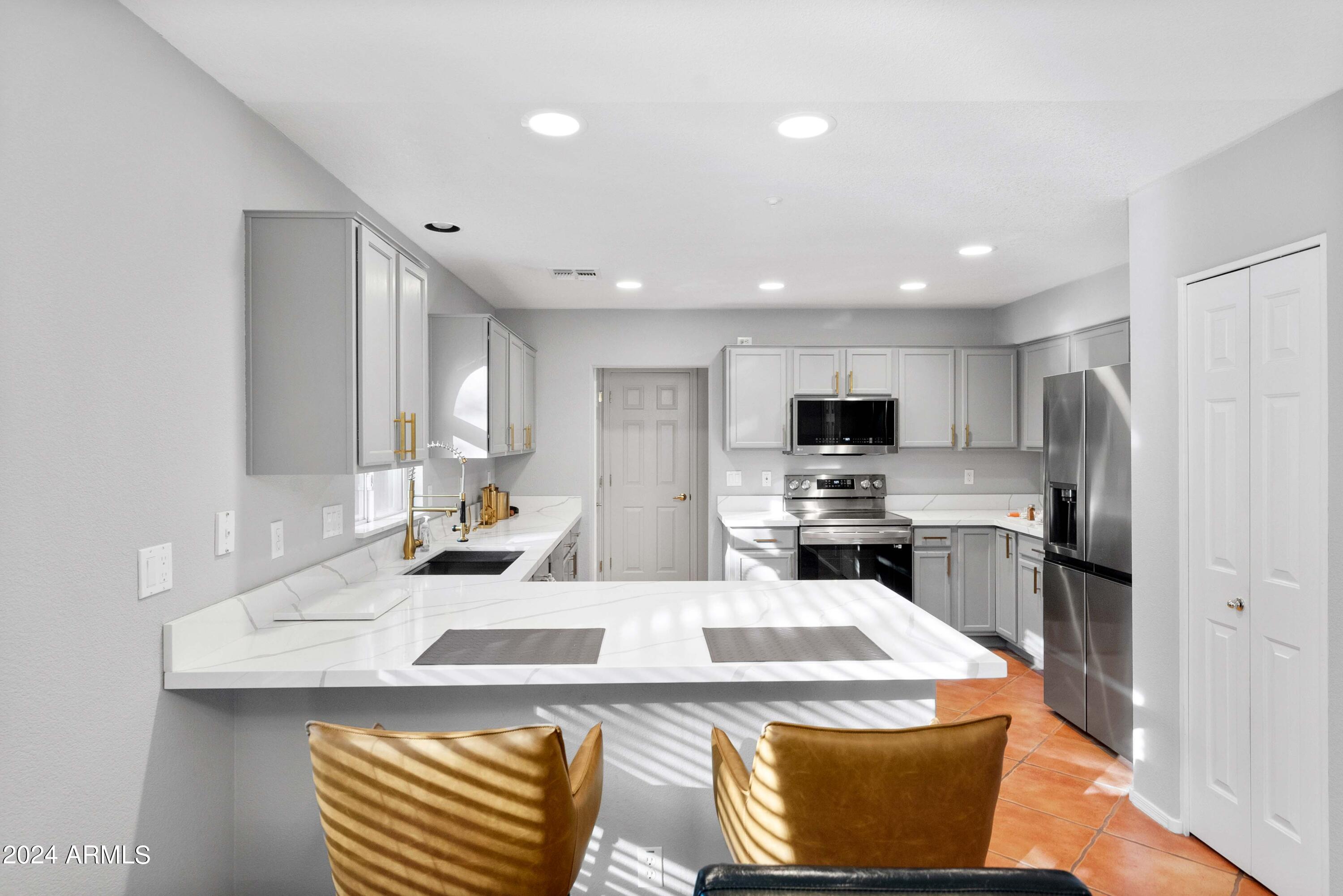 7650 E WILLIAMS Drive Unit: 1070