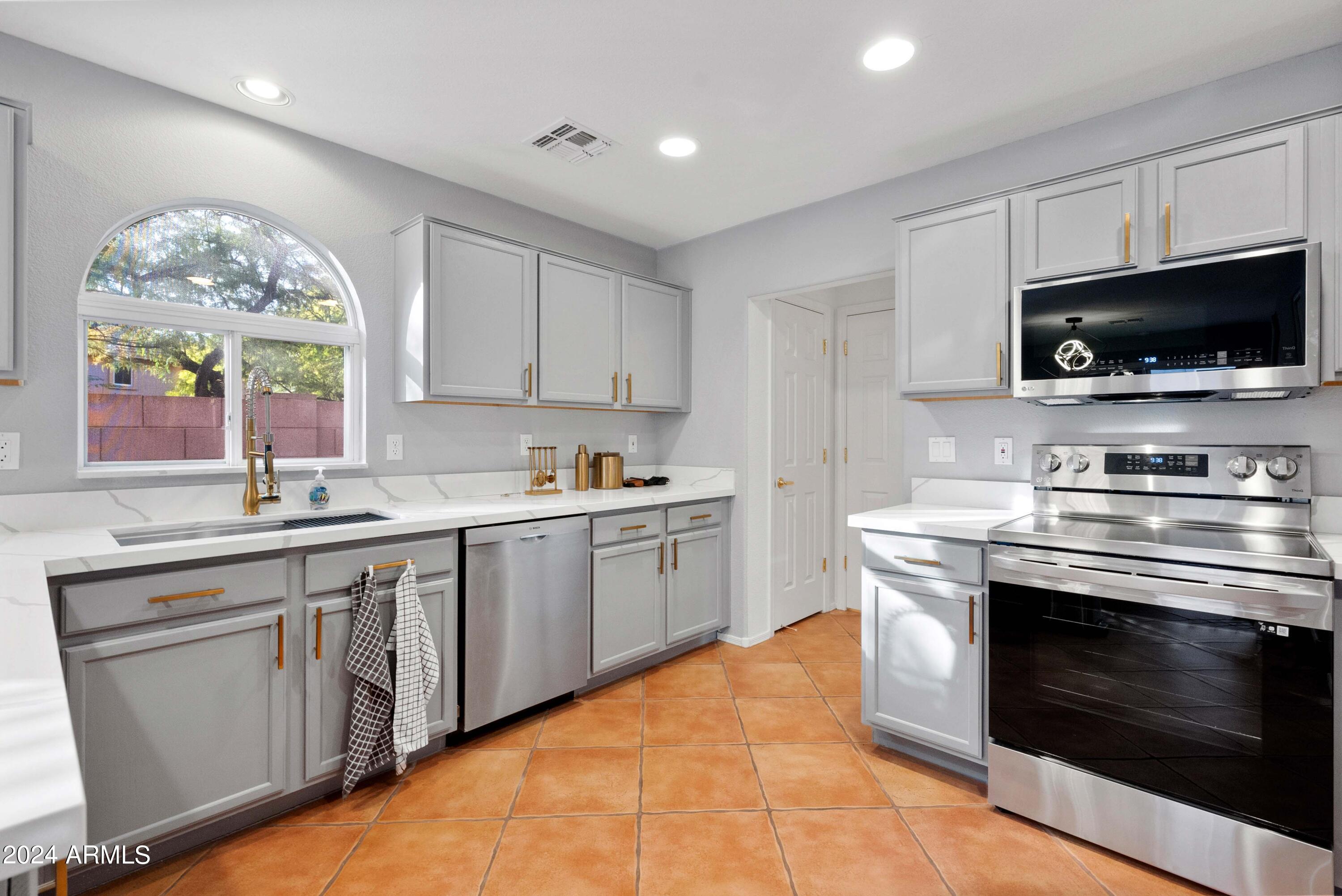 7650 E WILLIAMS Drive Unit: 1070