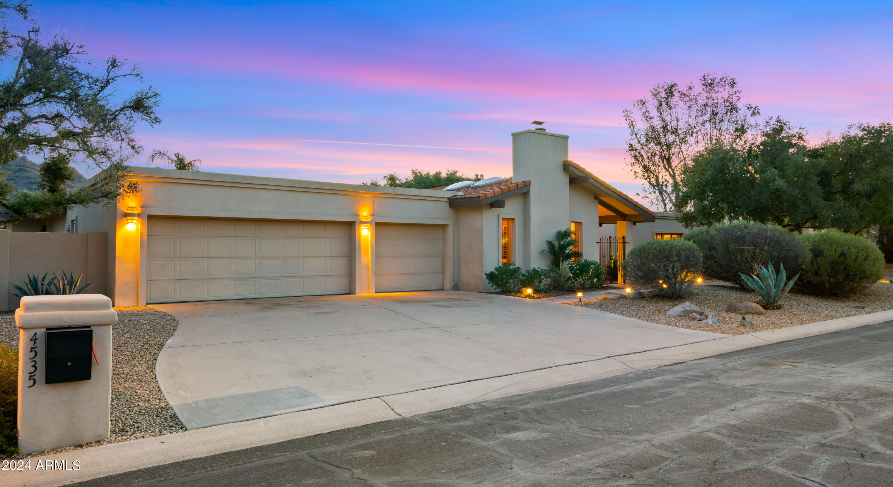 4535 E ONYX Avenue