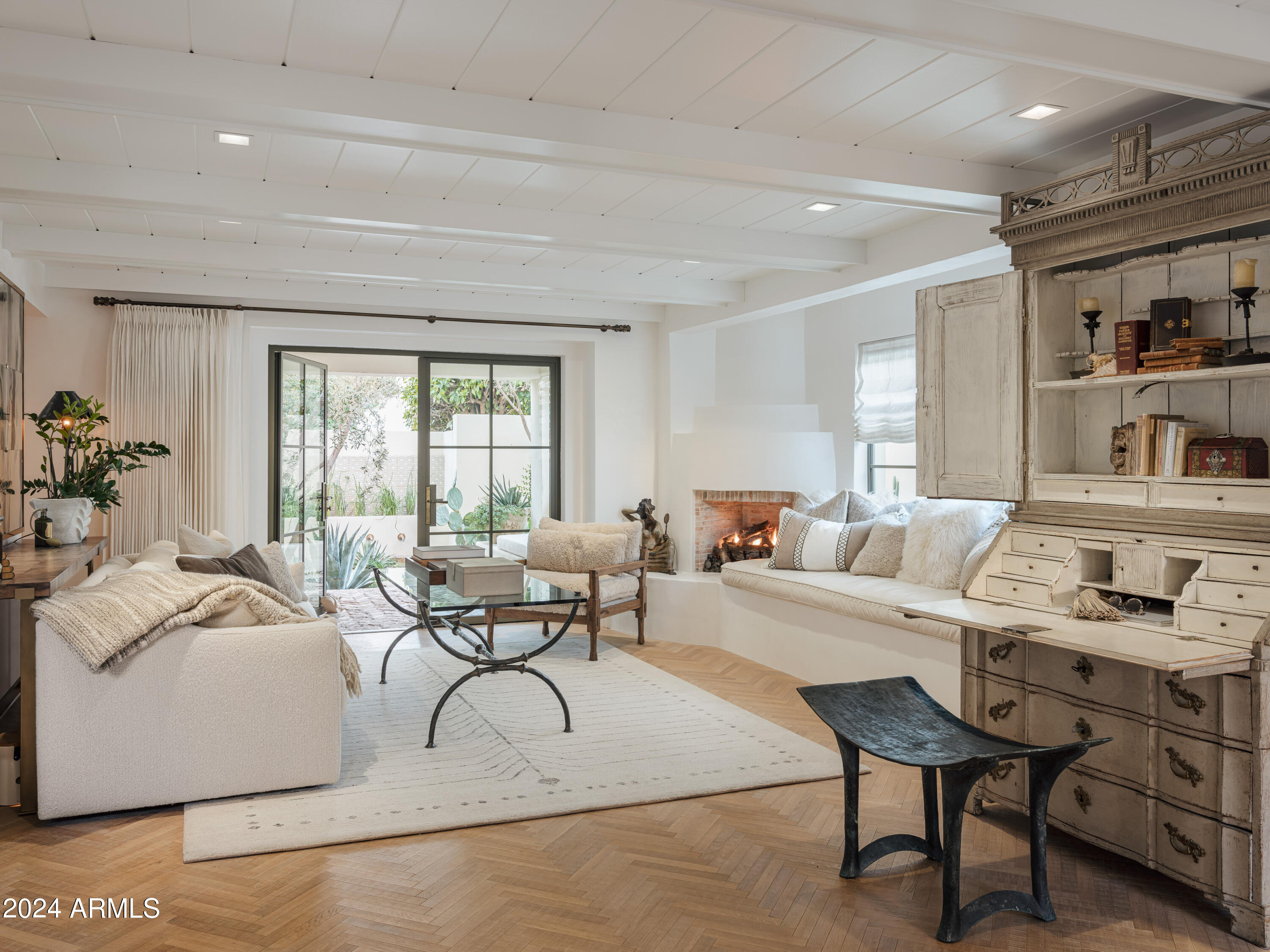 5101 N CASA BLANCA Drive Unit: 5