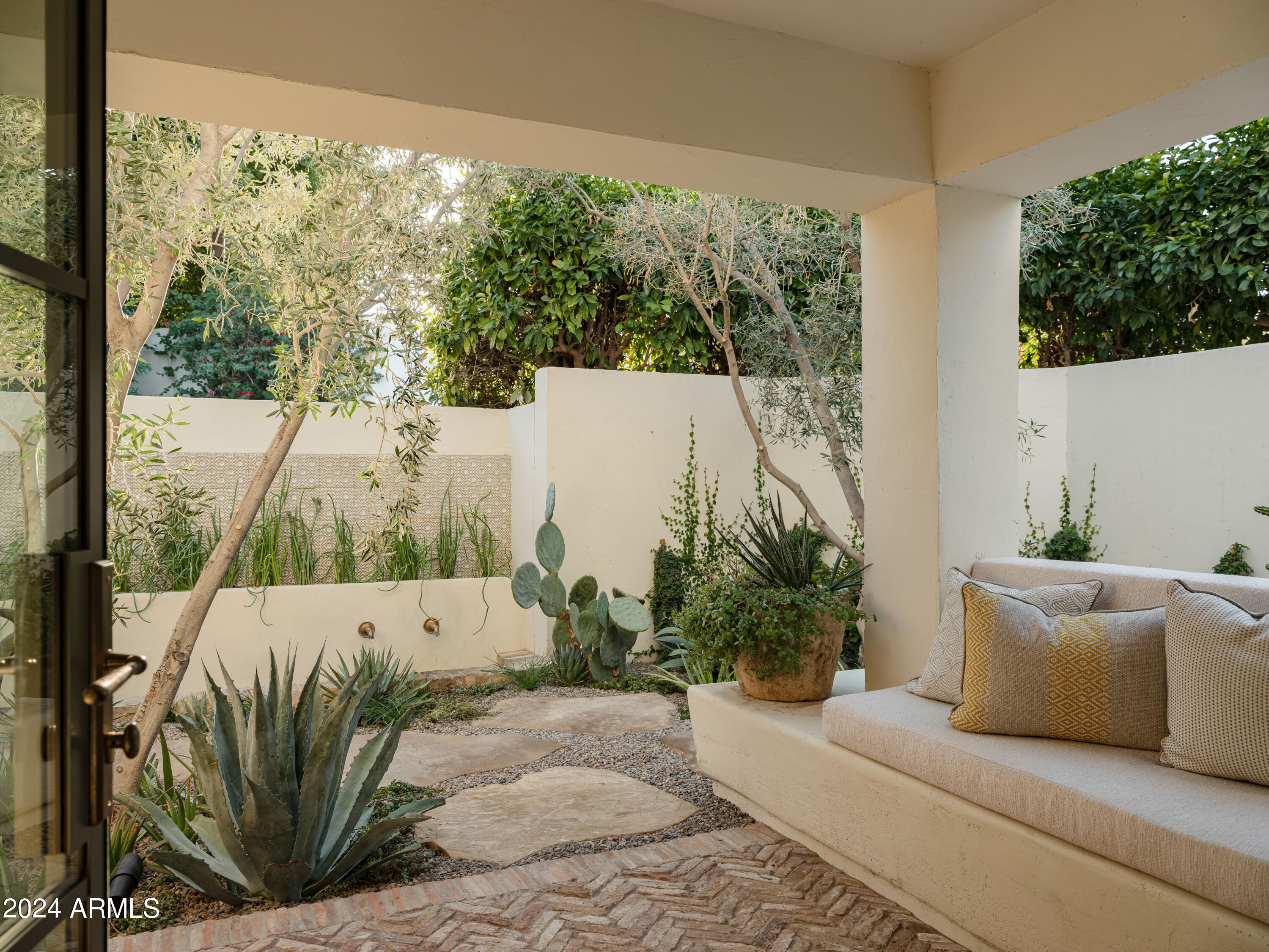 5101 N CASA BLANCA Drive Unit: 5