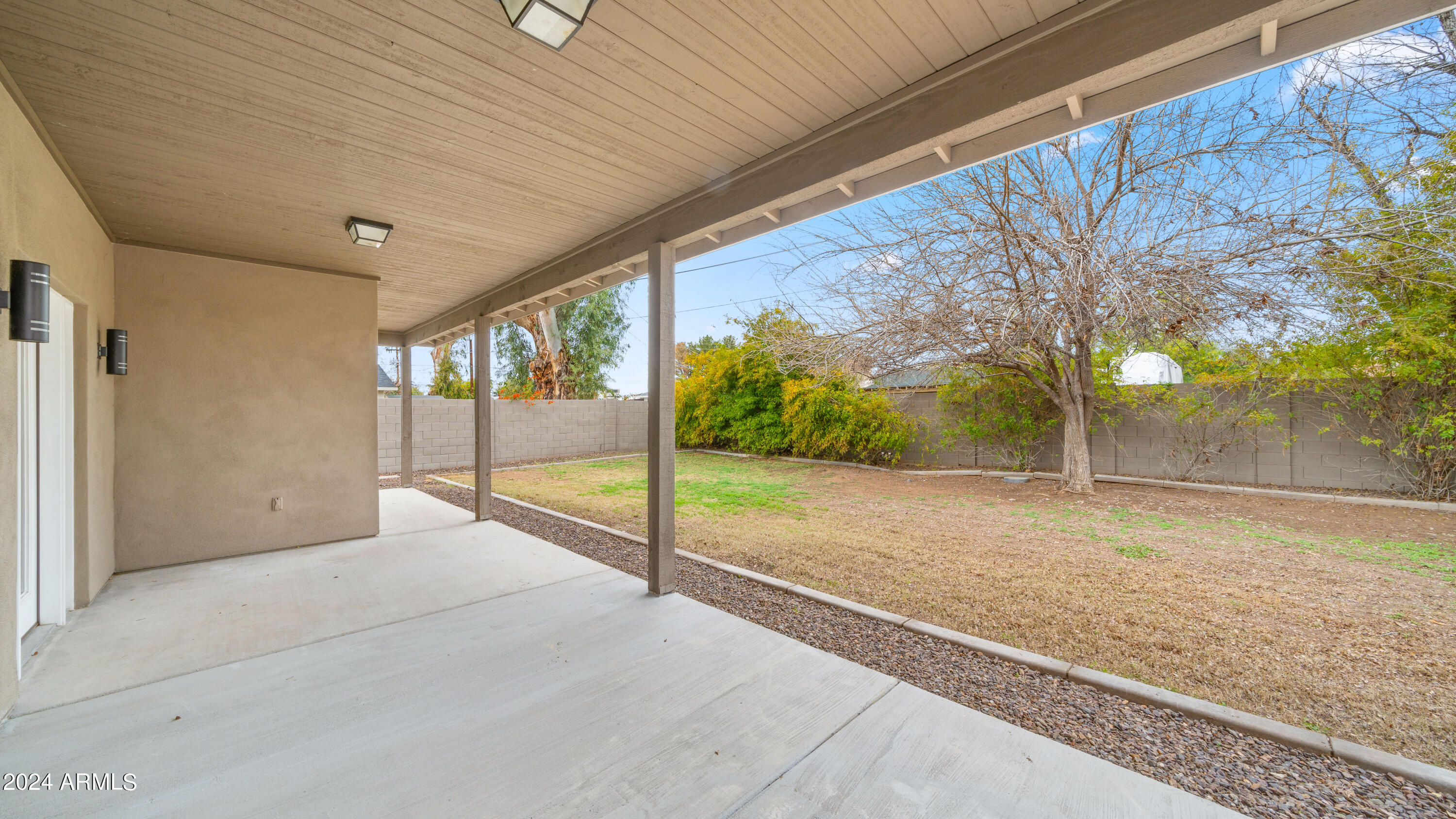 1008 E MEDLOCK Drive
