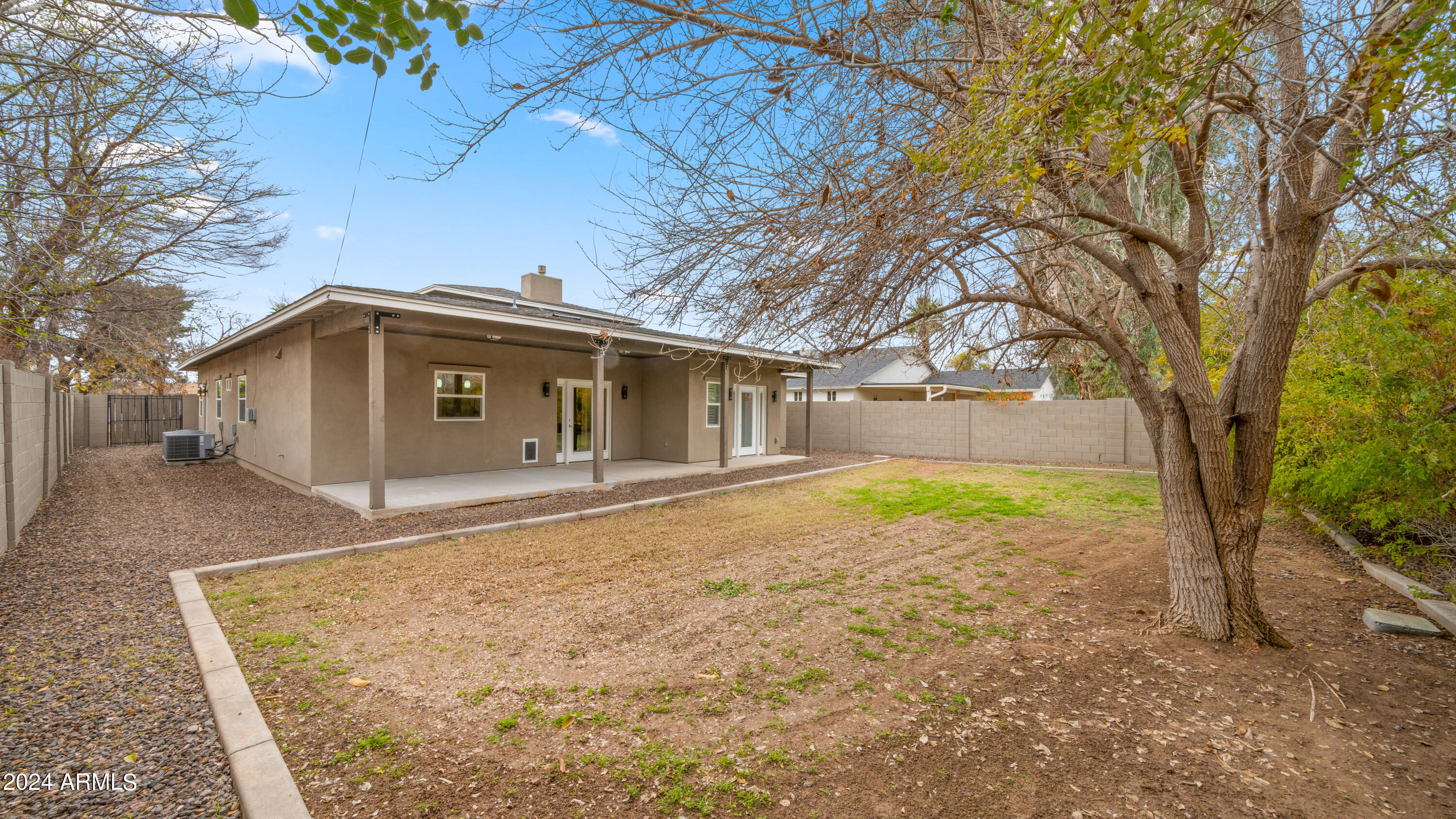 1008 E MEDLOCK Drive