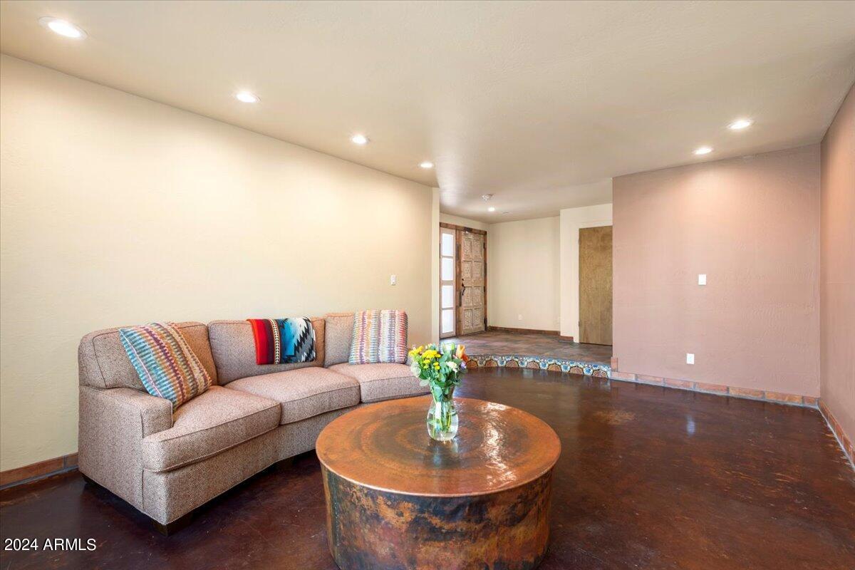 8642 N Cardinal Drive