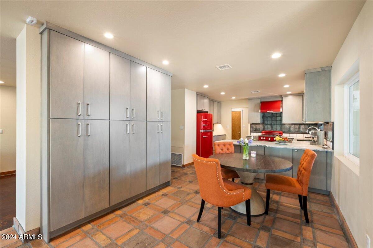 8642 N Cardinal Drive