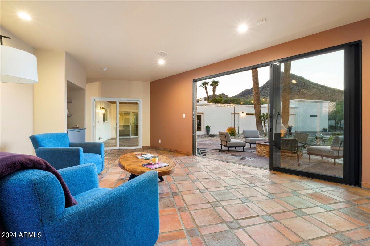 8642 N Cardinal Drive